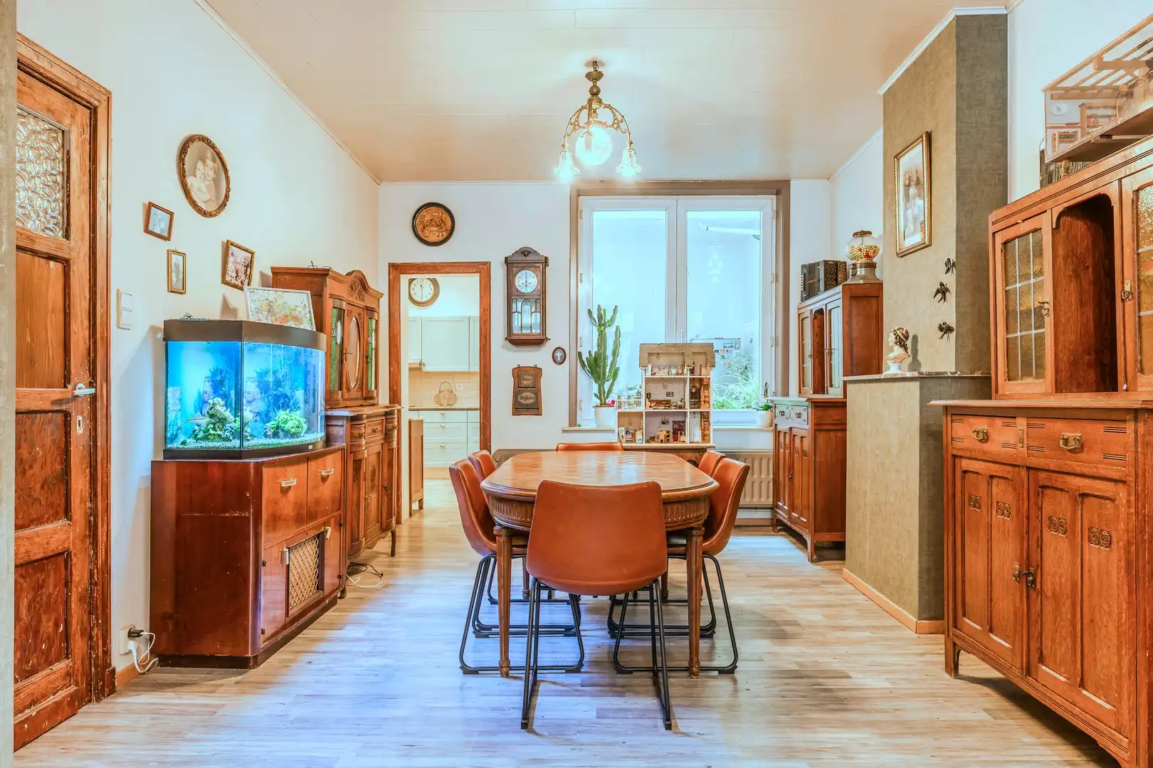 Op te frissen Belétage woning in rustige wijk foto 4