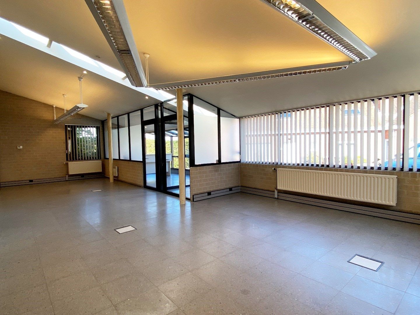 COMMERCIËLE RUIMTE/KANTOOR VAN 74M² TE HUUR IN AARSELE foto 2