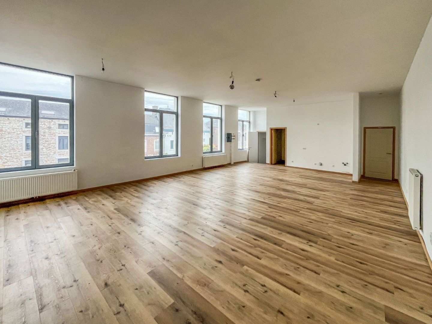 Een recent integraal gerenoveerd, welgelegen gebouw foto 7