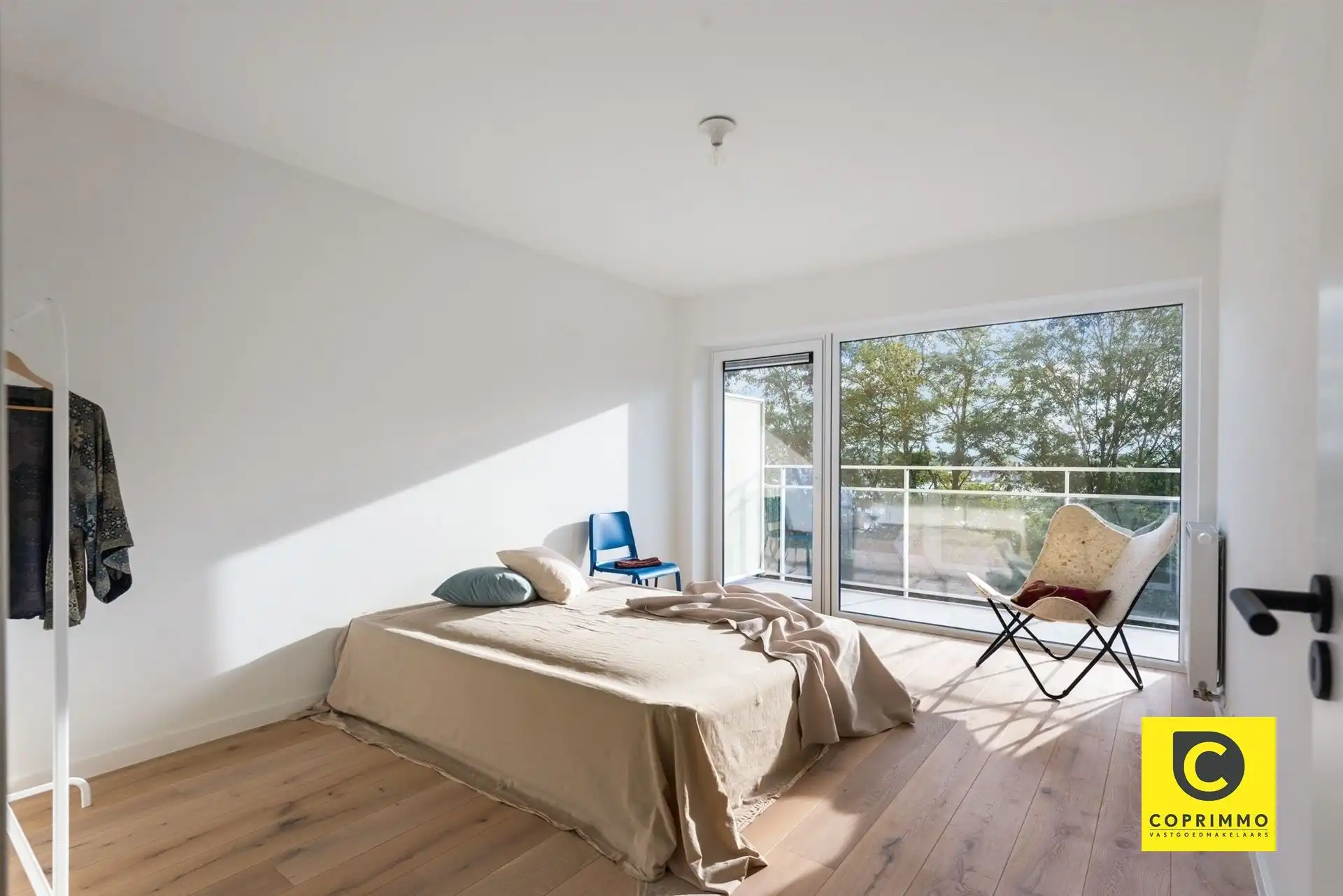 Gerenoveerd 2 slaapkamer app met 2 terrassen! foto 6