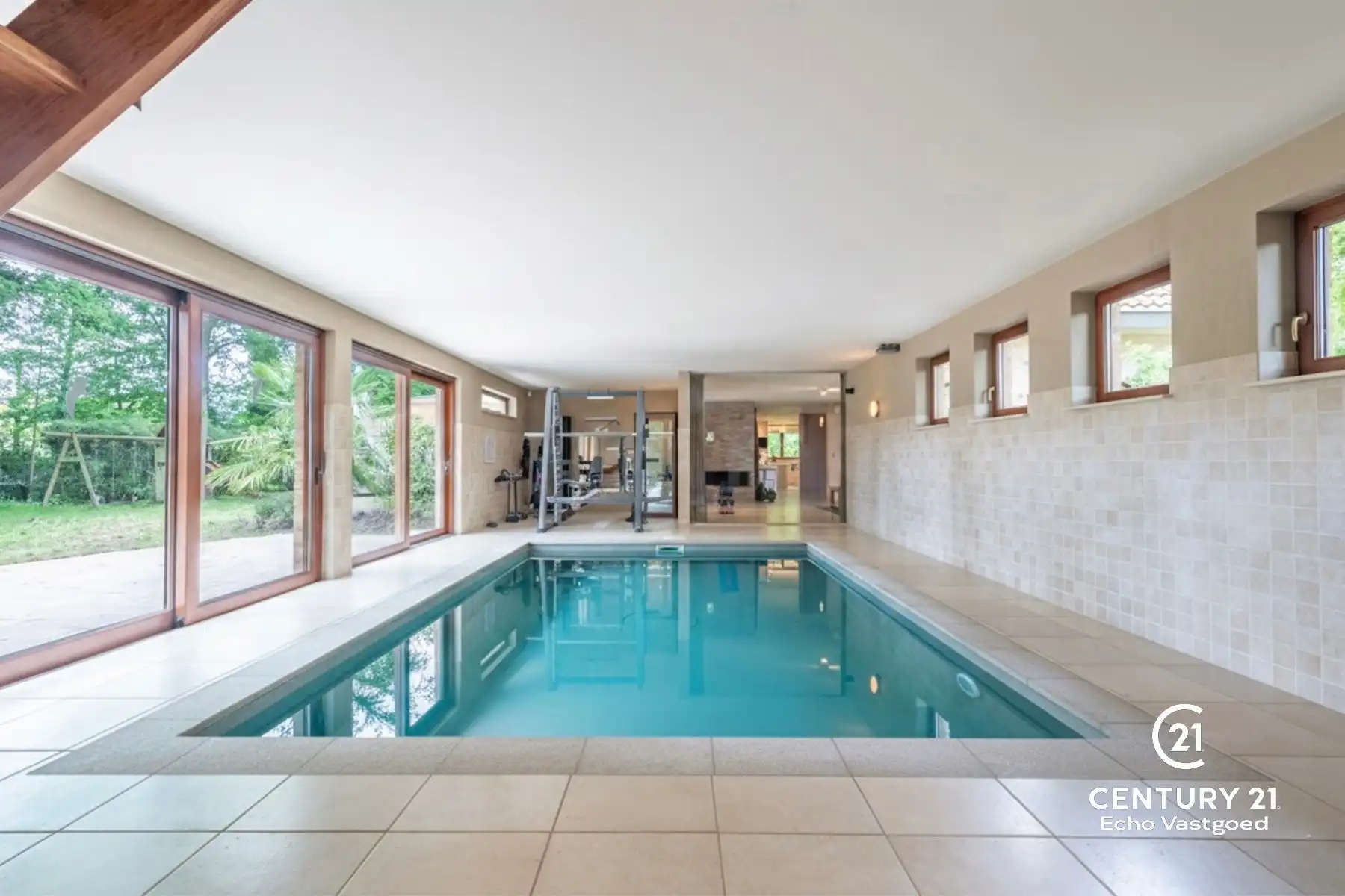 Royale villa met 5 slpks, 4 badks, garage en binnenzwembad foto 10