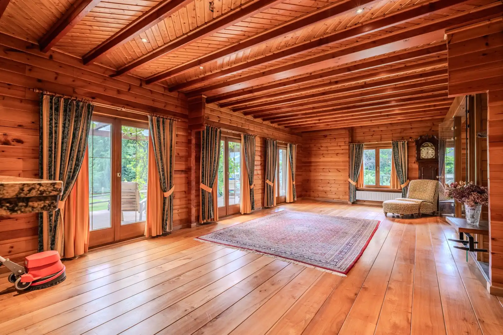 Ruime villa met mooie tuin foto 11