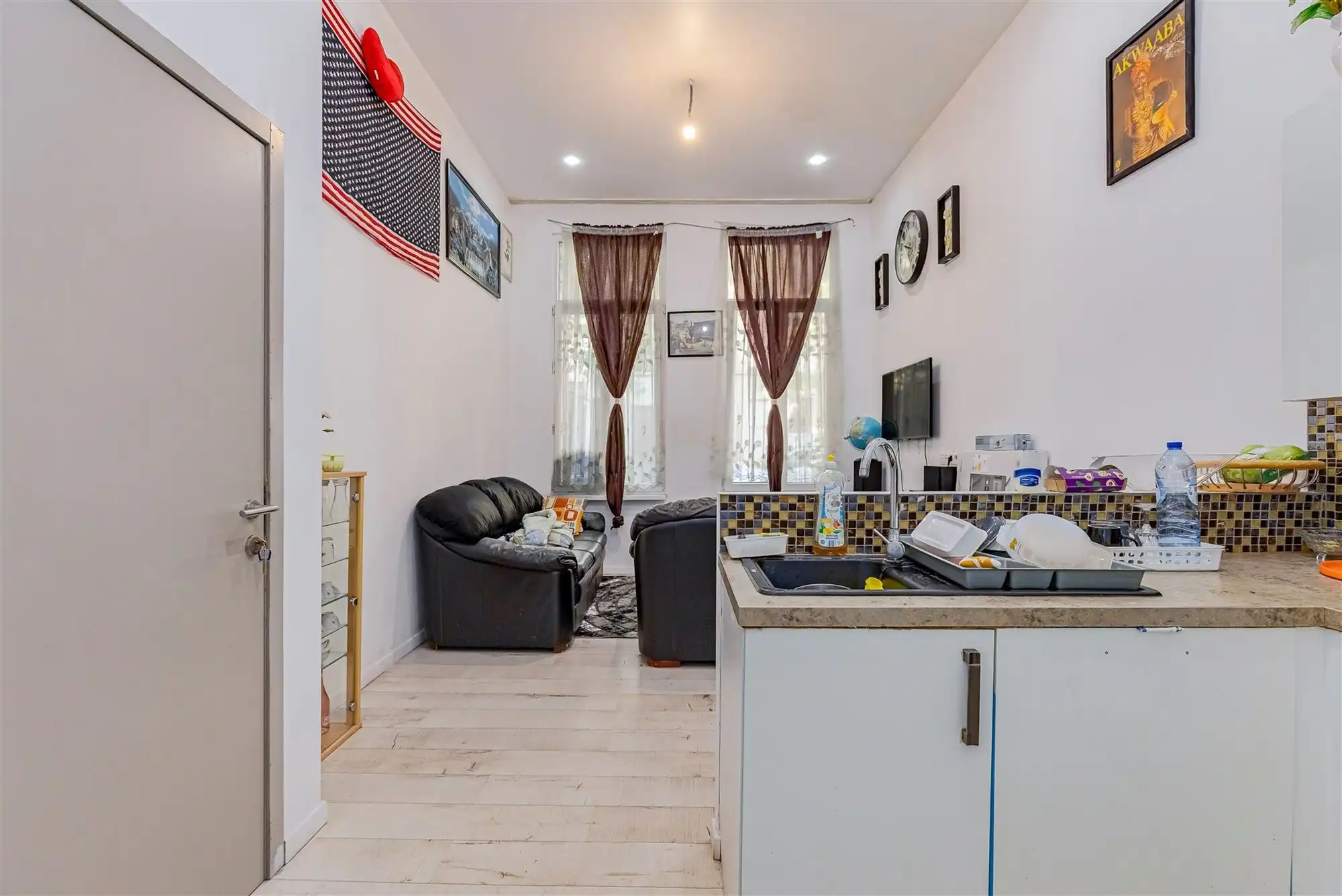 Woning met 4 verhuurde appartementen foto 3