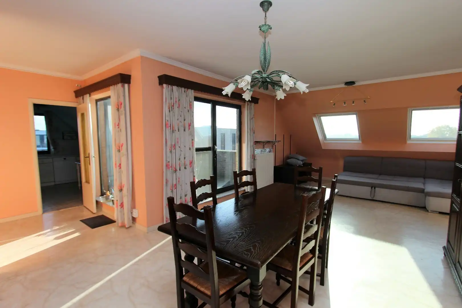 Ruim appartement (124m²) met zonneterras en garage te Tongeren  foto 10