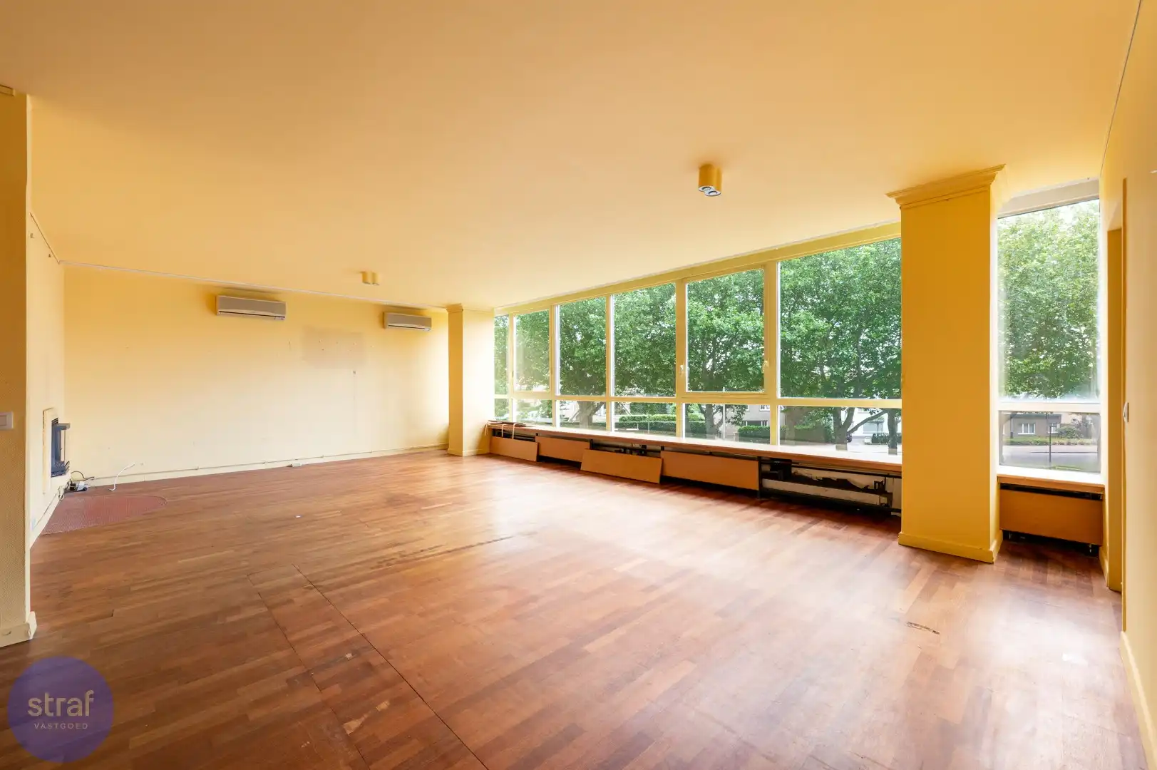 Te renoveren 3-slaapkamerappartement  in de Panorama Tower op Linkeroever foto 2