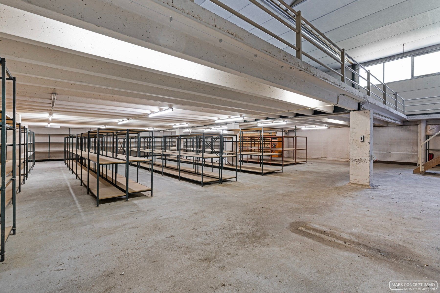 Te koop magazijn met bureaus en grote parking te Anzegem foto 5