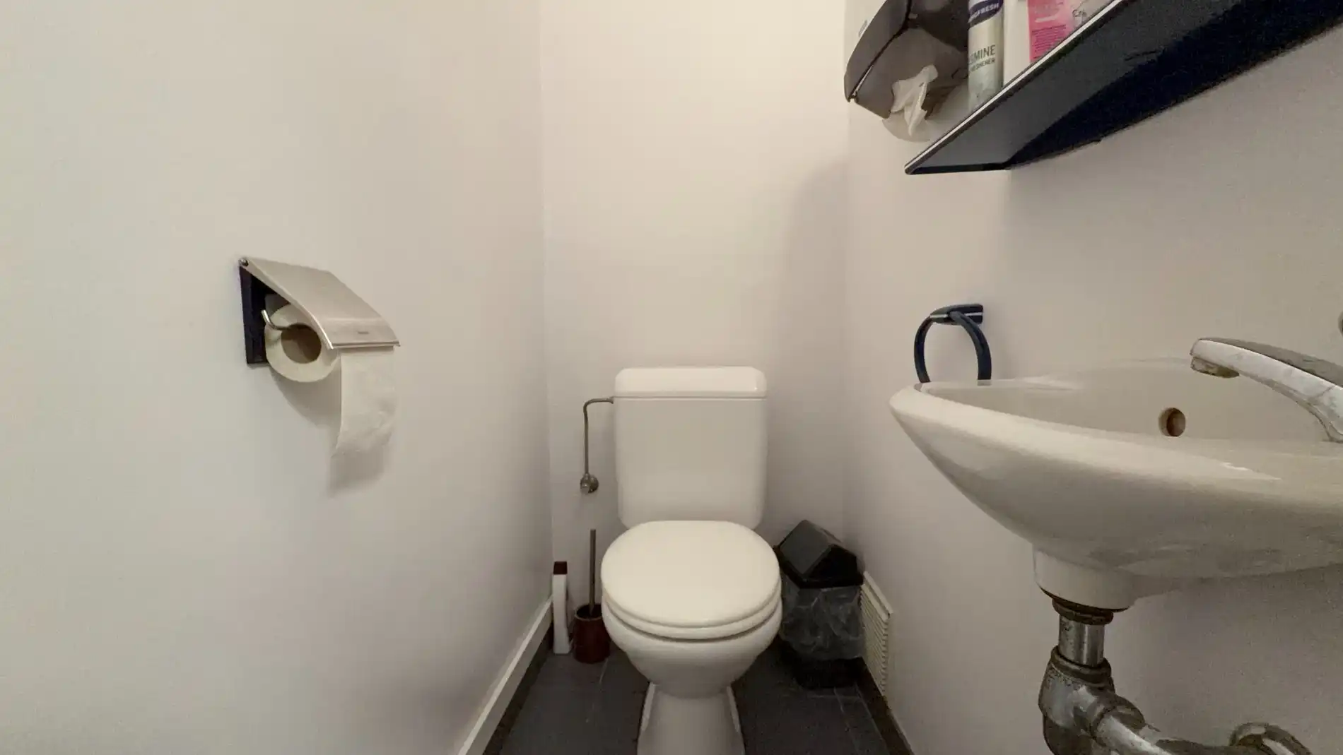 Instapklaar gelijkvloers kantoor te huur in centrum De Pinte foto 15
