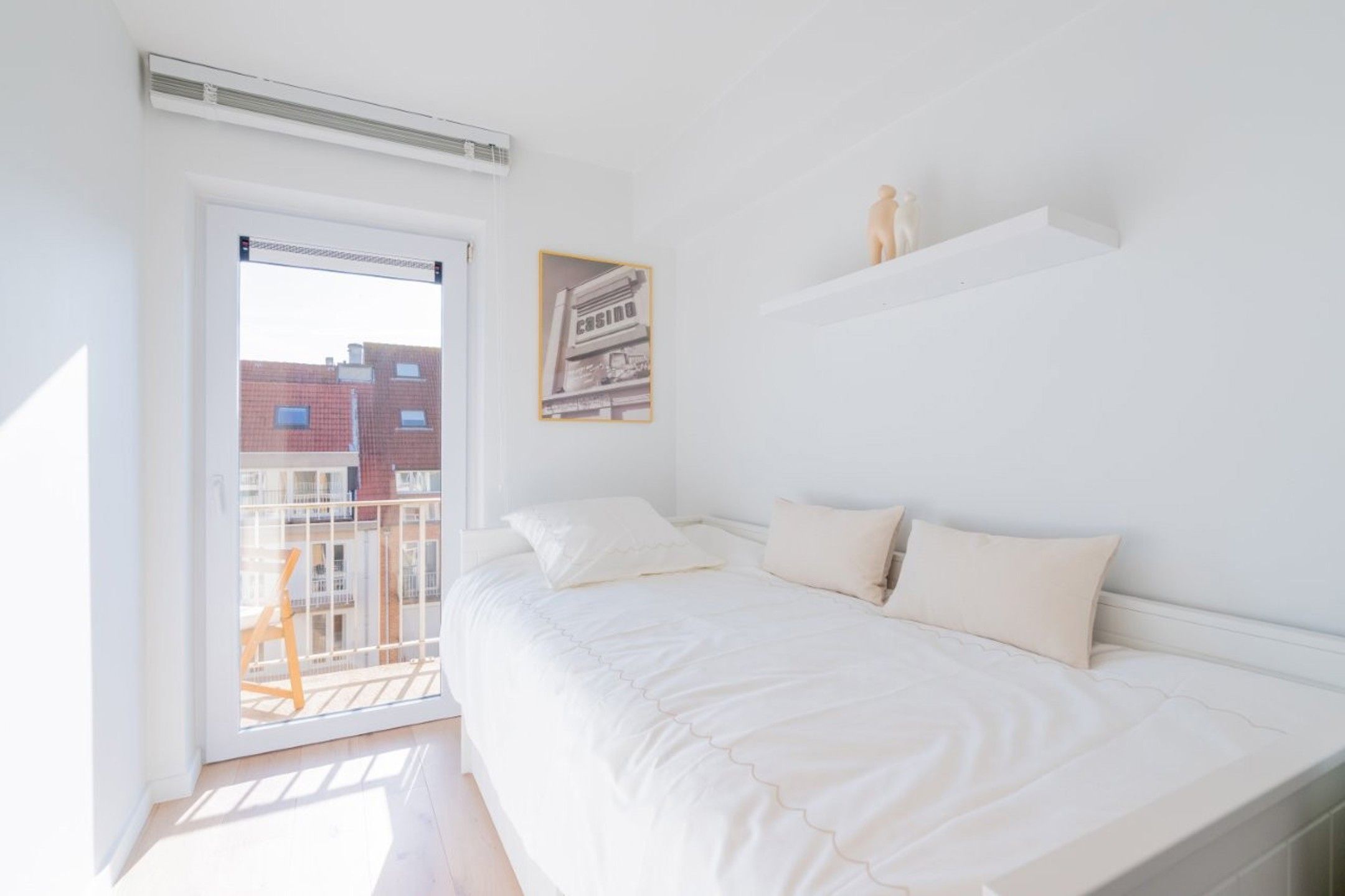 Stijlvol vakantieappartement met Terras, centraal gelegen {Lippenslaan]. foto 25