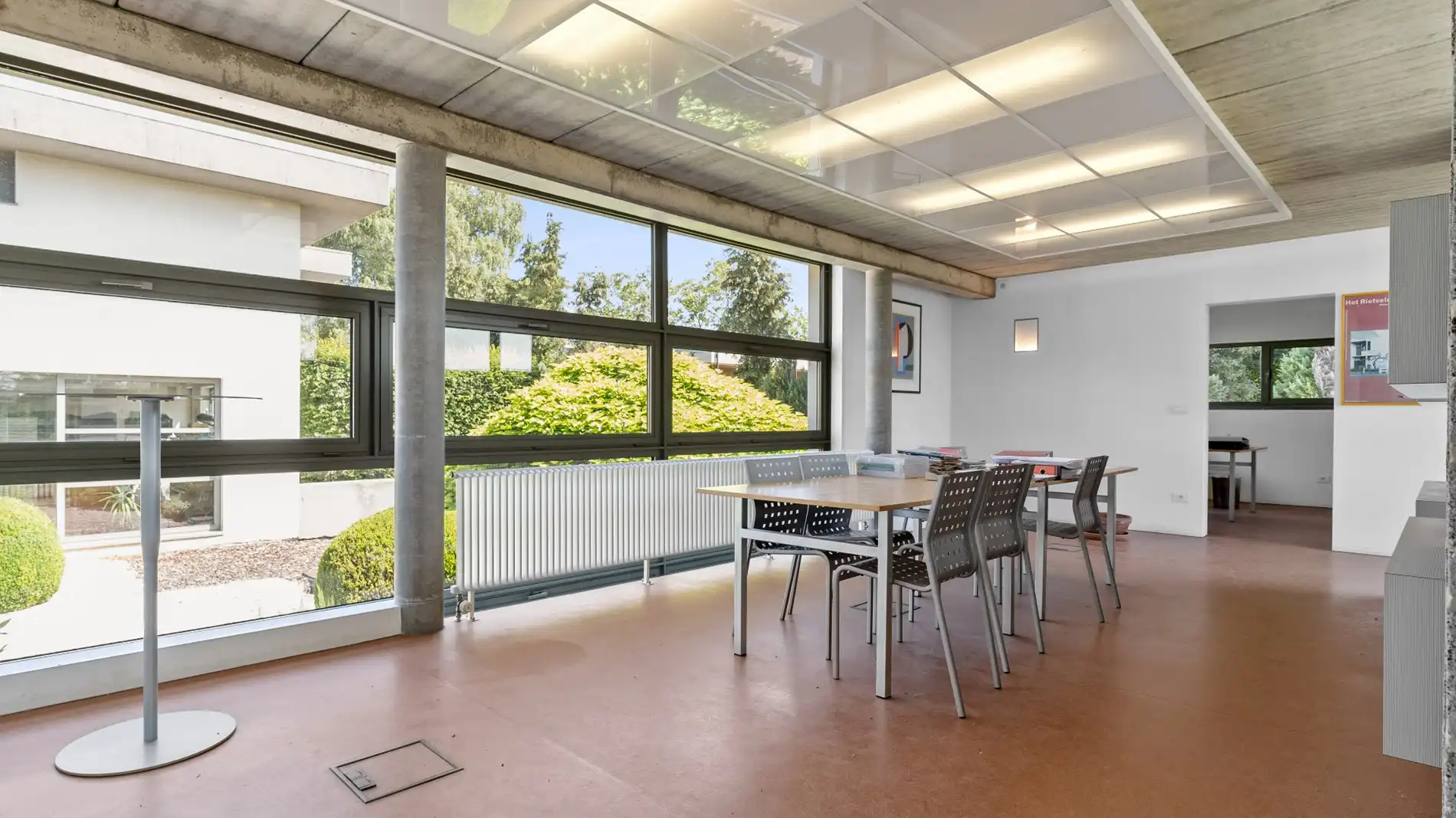 LINDEN - handelsuimte 240 m2 + 5x staanplaats foto 2