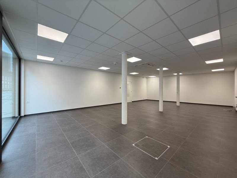 Recent en energiezuinig handelspand of kantoor in hartje Temse foto 4