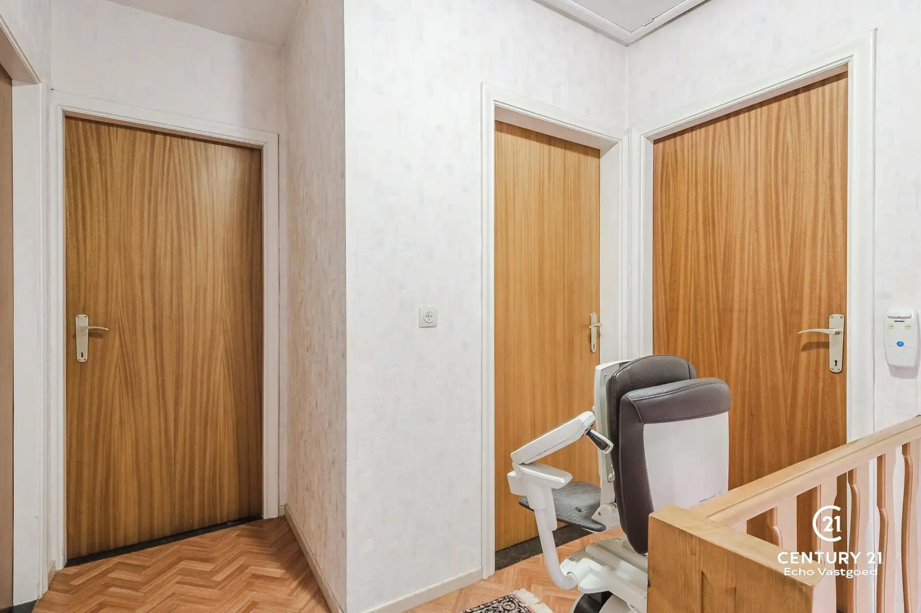 Karaktervolle te renoveren halfopen bebouwing op toplocatie foto 15