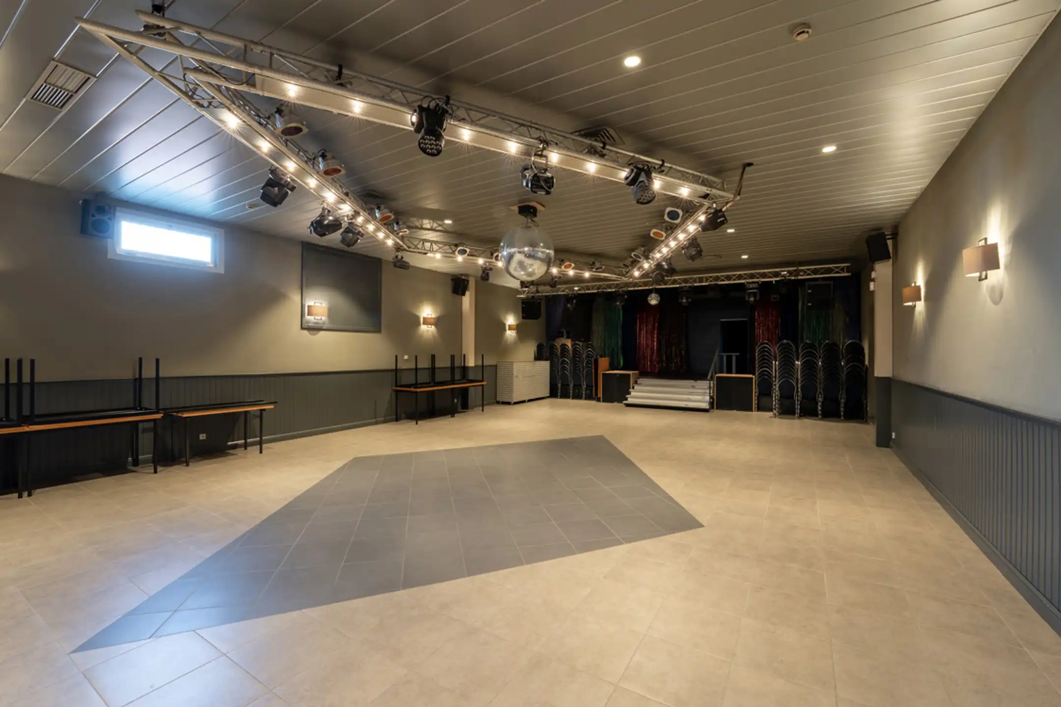 Zeer rendabele feestzaal met café en woonst foto 9