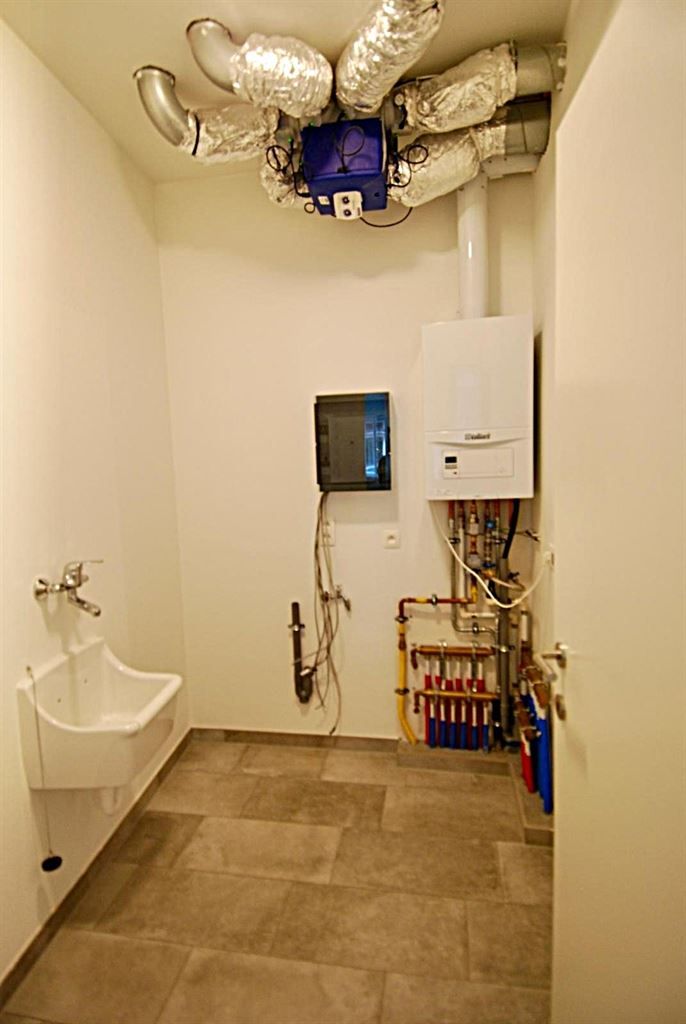 Instapklaar appartement met 1 slaapkamer+(kantoor/hobbykamer), gelegen in het centrum van Maaseik. foto 7