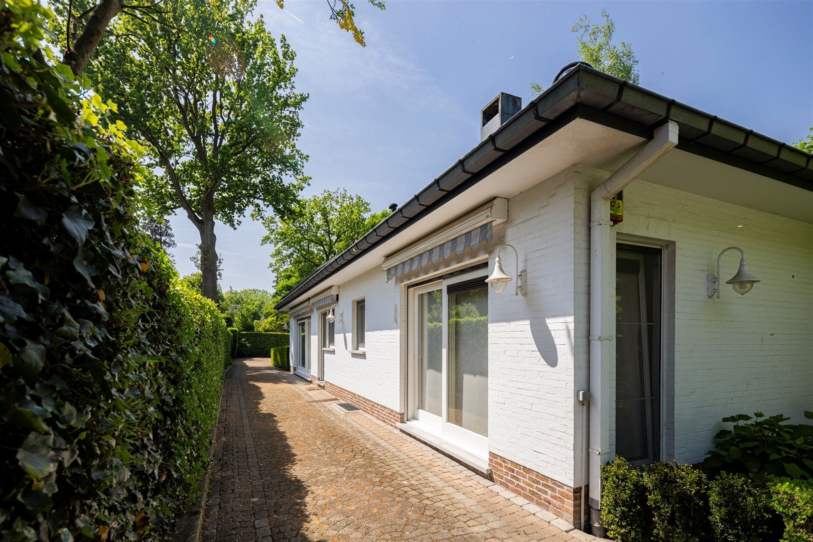 Ruime villa op 1.150 m² in gegeerde woonwijk Vriesdonk foto 8