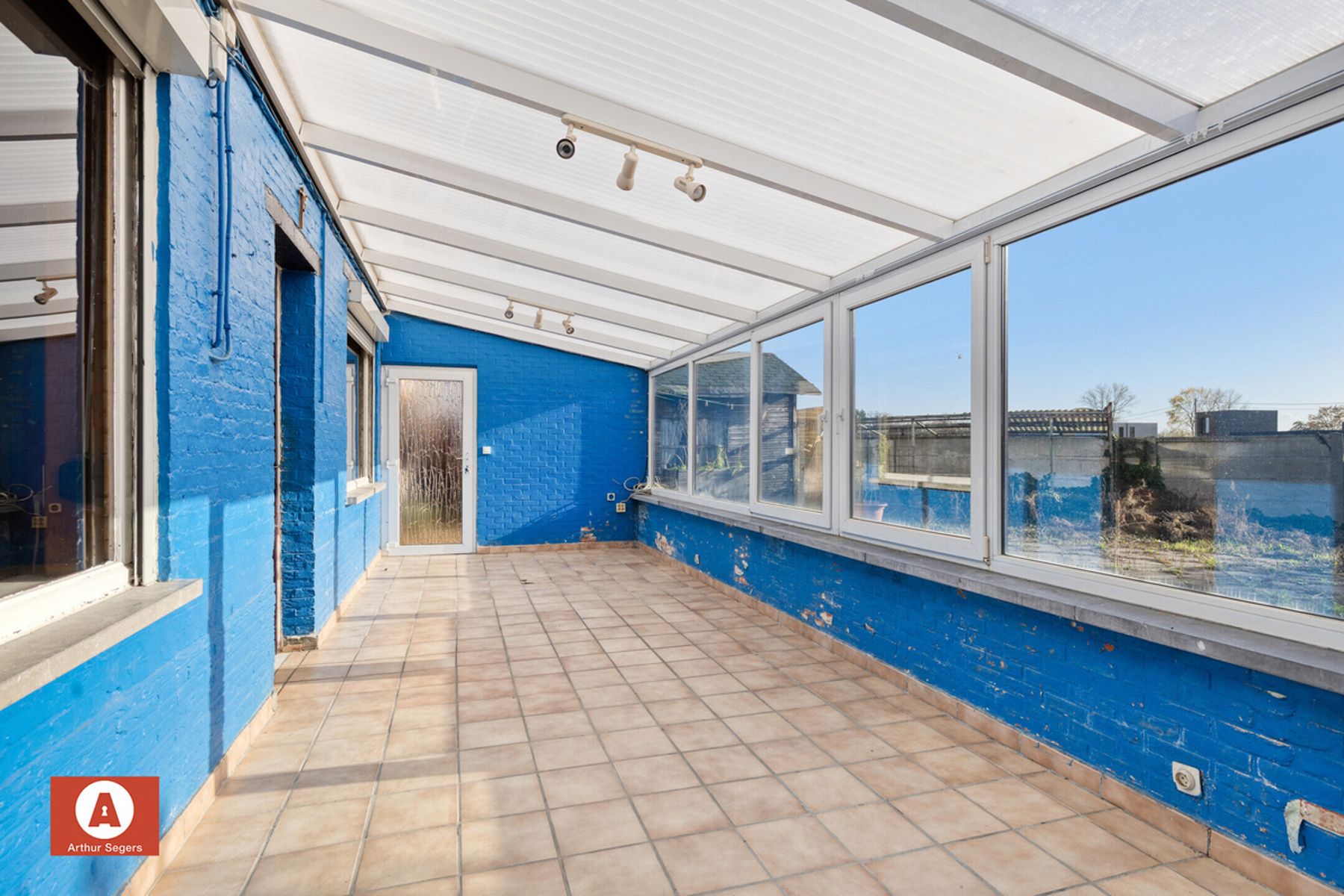 Landelijk gelegen renovatieproject op zuidgericht perceel foto 6