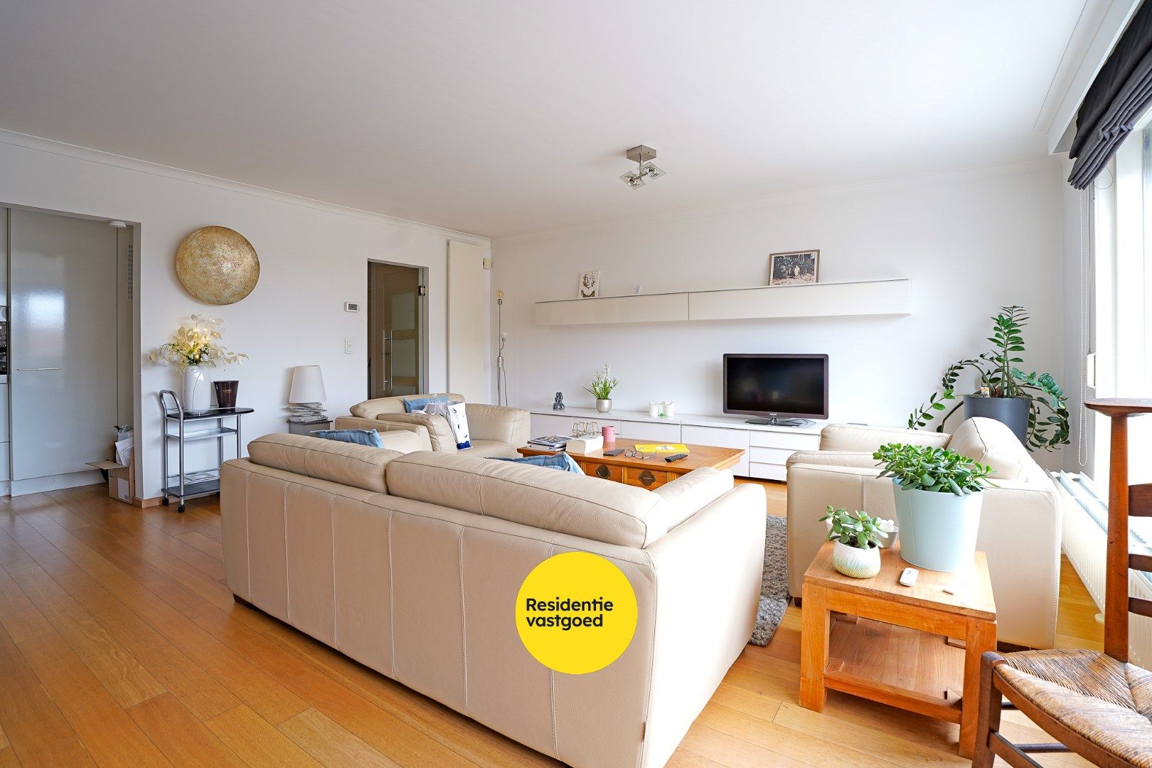 Sfeervol en instapklaar 3 slaapkamerappartement (108m²) met twee terrassen (40 m²) te Nieuwpoort-Stad. foto 5