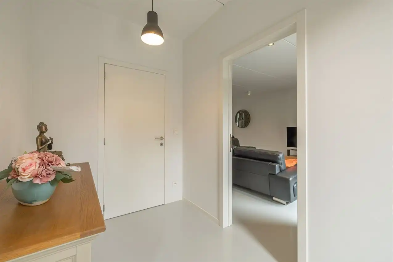 heel royaal, recent, nabij station, rustig, label A met garage foto 2