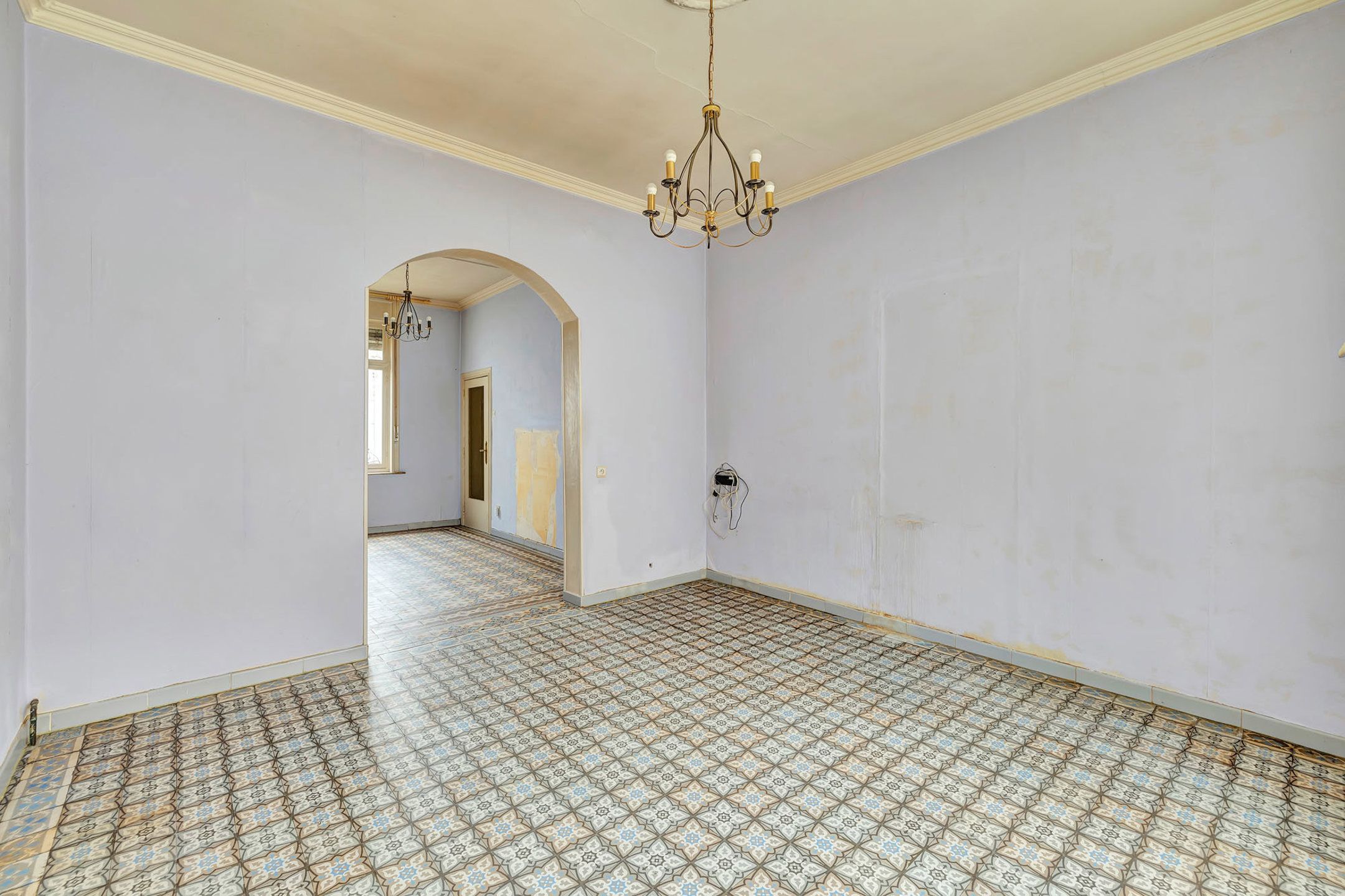 Charmante te renoveren woning met 4 slpks en tuin foto 6