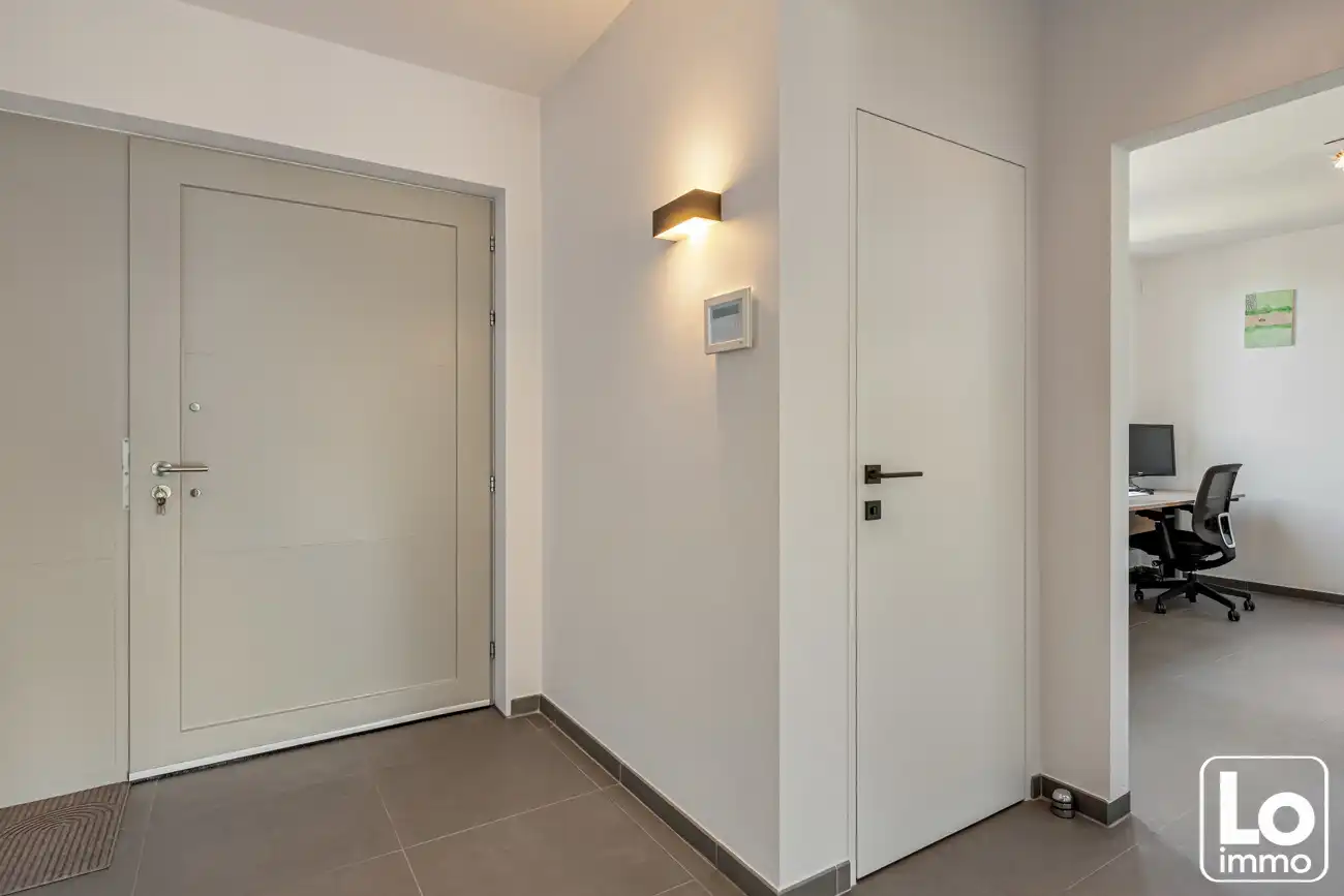 Instap klare moderne open villa met dubbele inpandige garage en een gezellige tuin op een toplocatie nabij het centrum van Lochristi! foto 14