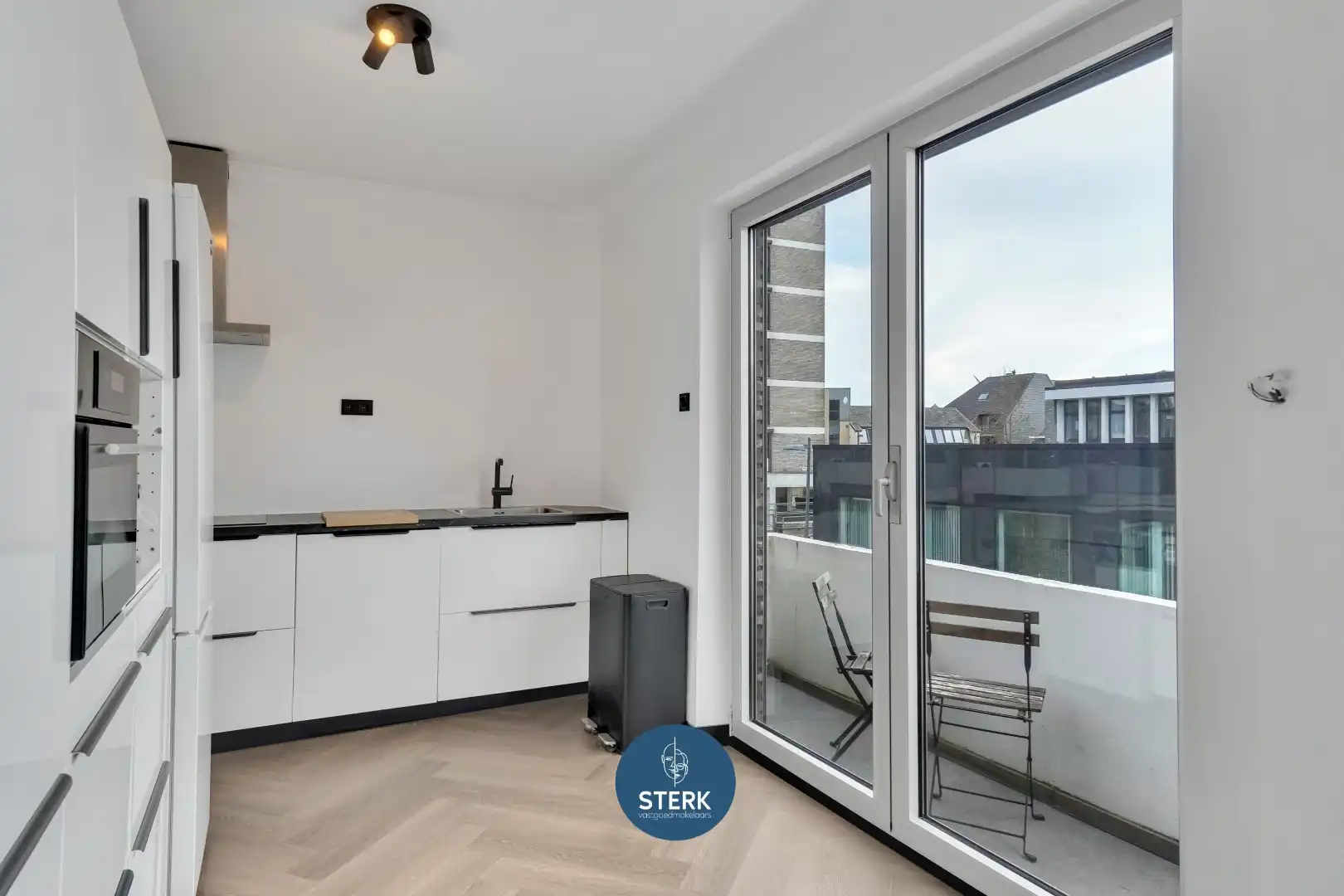 INSTAPKLAAR 3-SLPK APPARTEMENT MIDDEN IN HET CENTRUM VAN LANAKEN !  foto 13