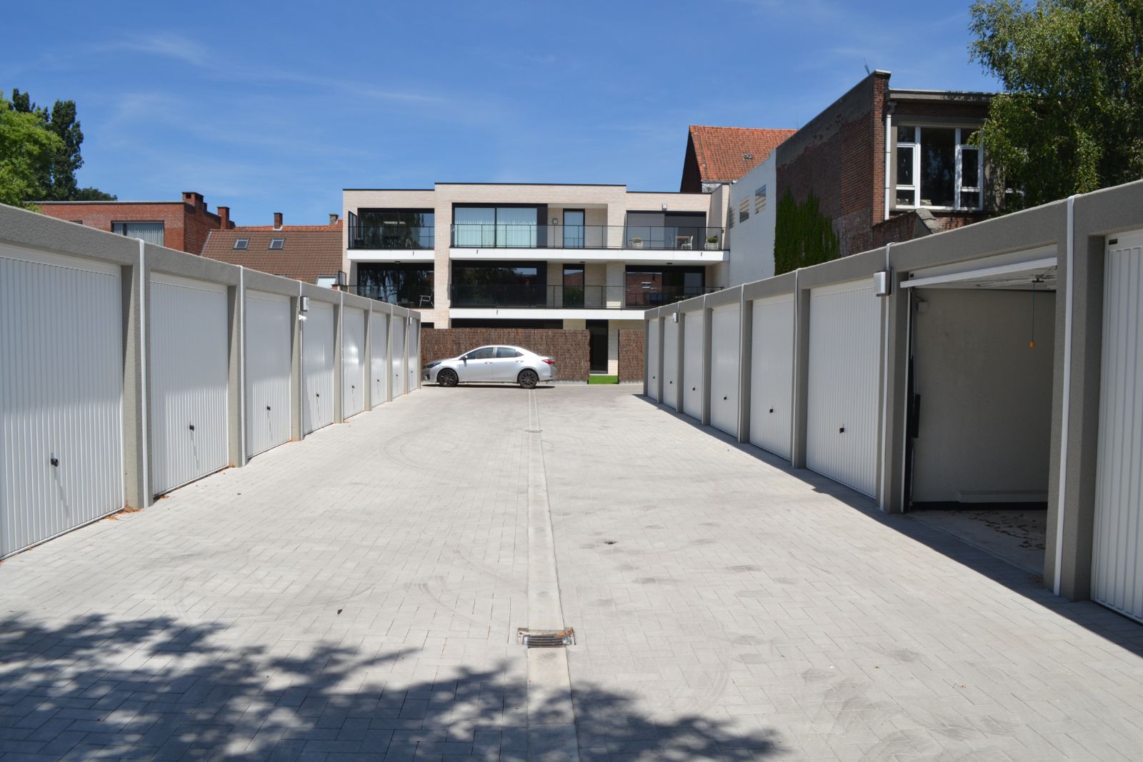 Garage vlakbij centrum Ardooie! foto 2