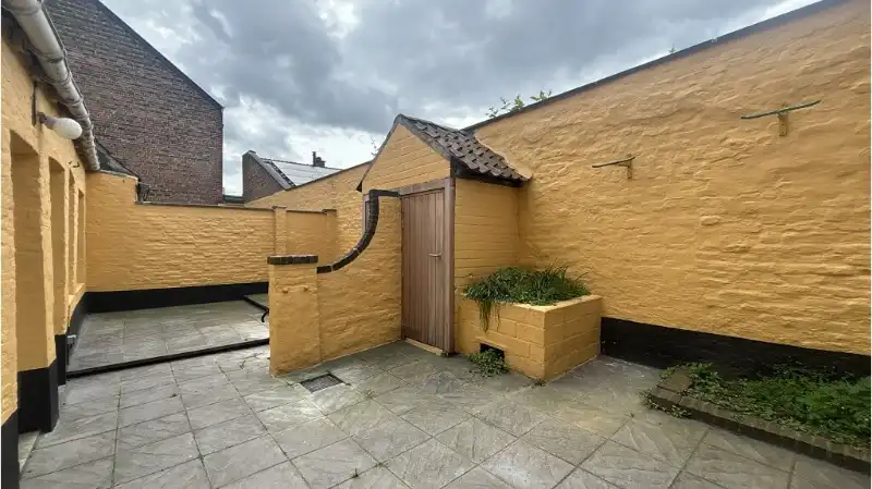 Karaktervolle 2-slaapkamerwoning met ruim TERRAS te huur in Brugge foto 13