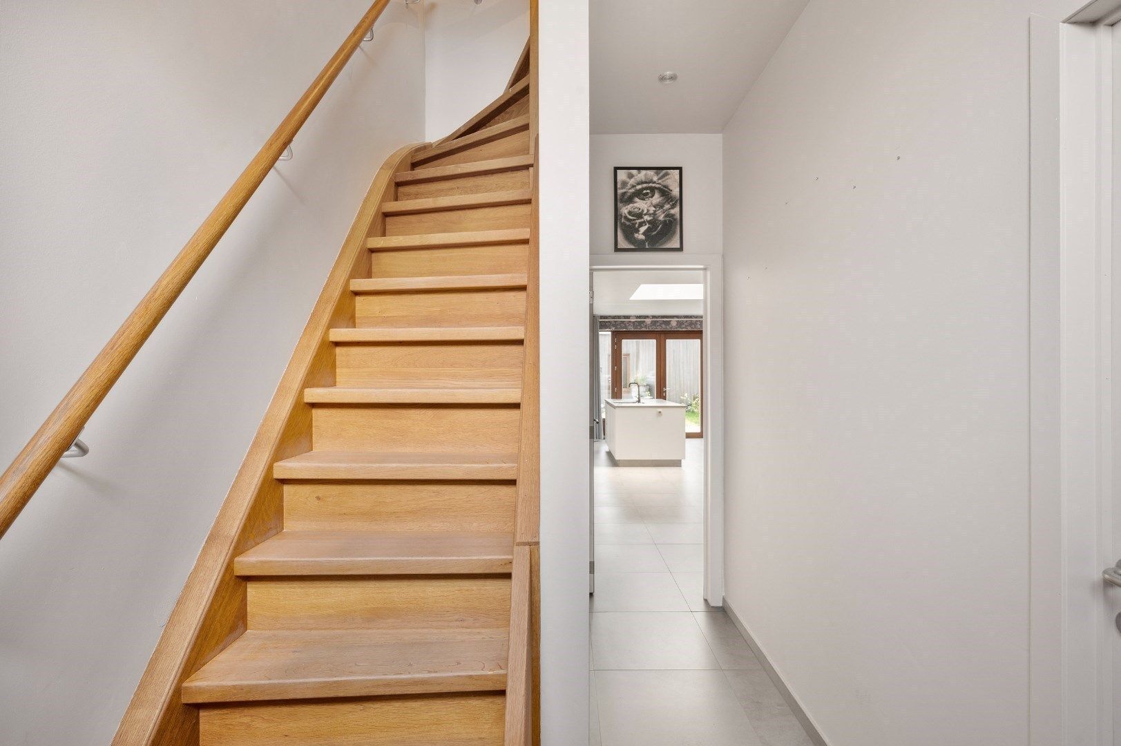 Kwalitatief gerenoveerde rijwoning met tuin, 3 slaapkamers en 2 badkamers op toplocatie in Menen foto 14