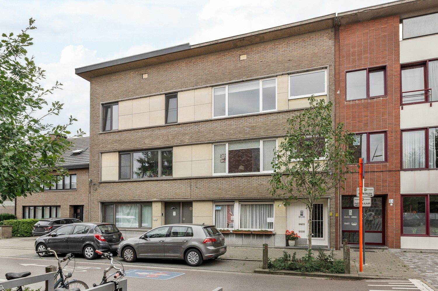 Groot 2 slaapkamer appartement met terras in een doodlopende straat in het centrum van Wijnegem! foto 16