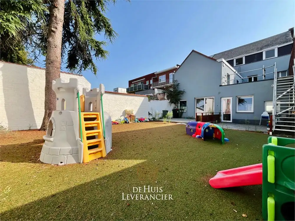 Uniek gebouw met handel en woongelegenheden te koop in Rumst foto 2