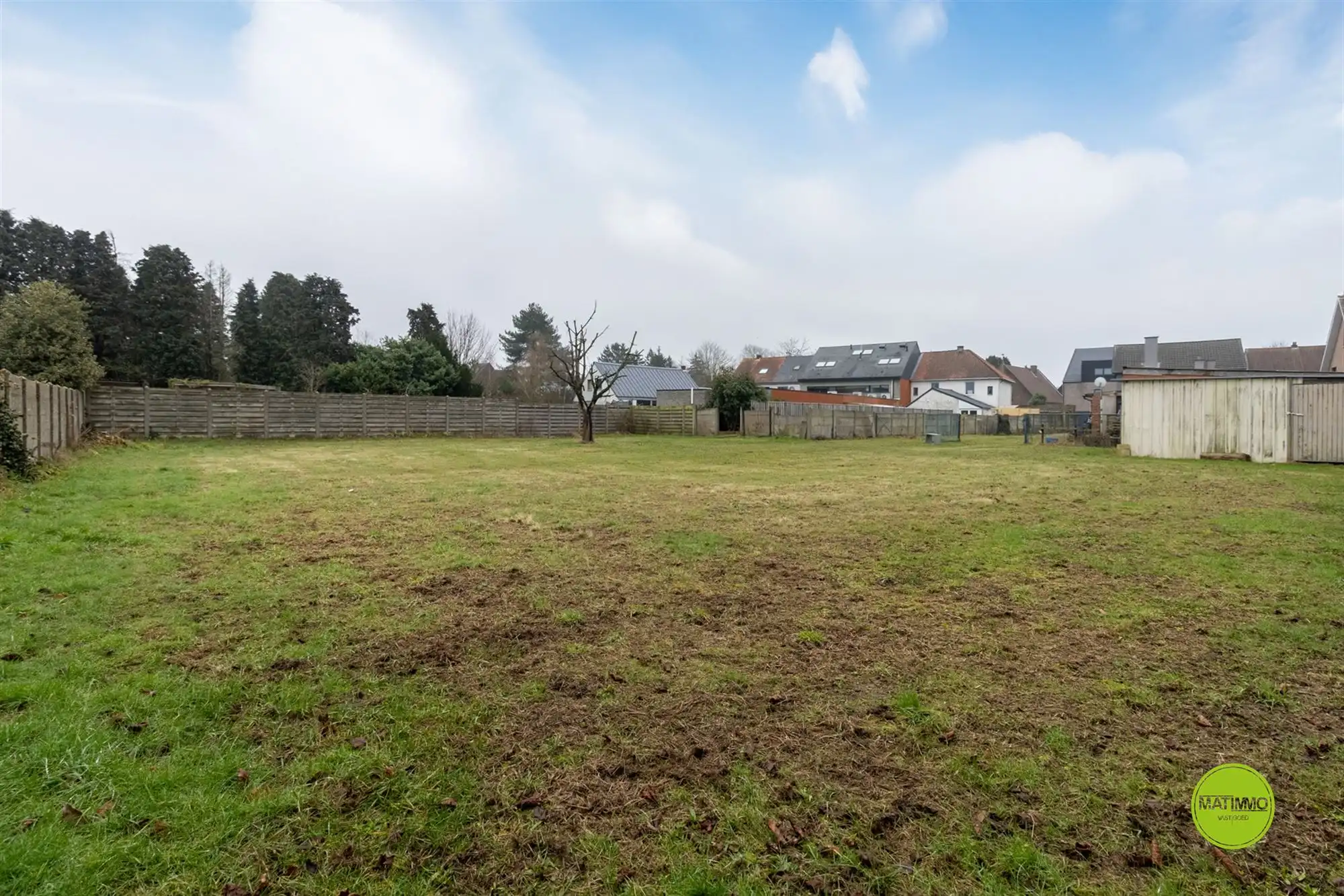 Ruim handelshuis met 4 slaapkamers én acherliggende grond foto 30