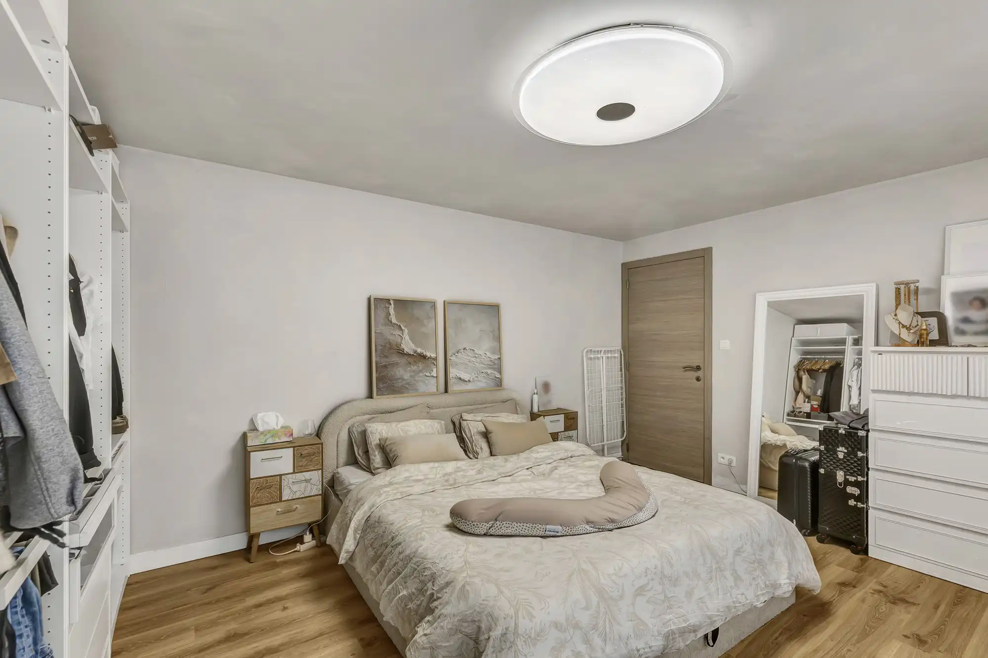 Instapklaar appartement met twee slaapkamers en garage foto 13