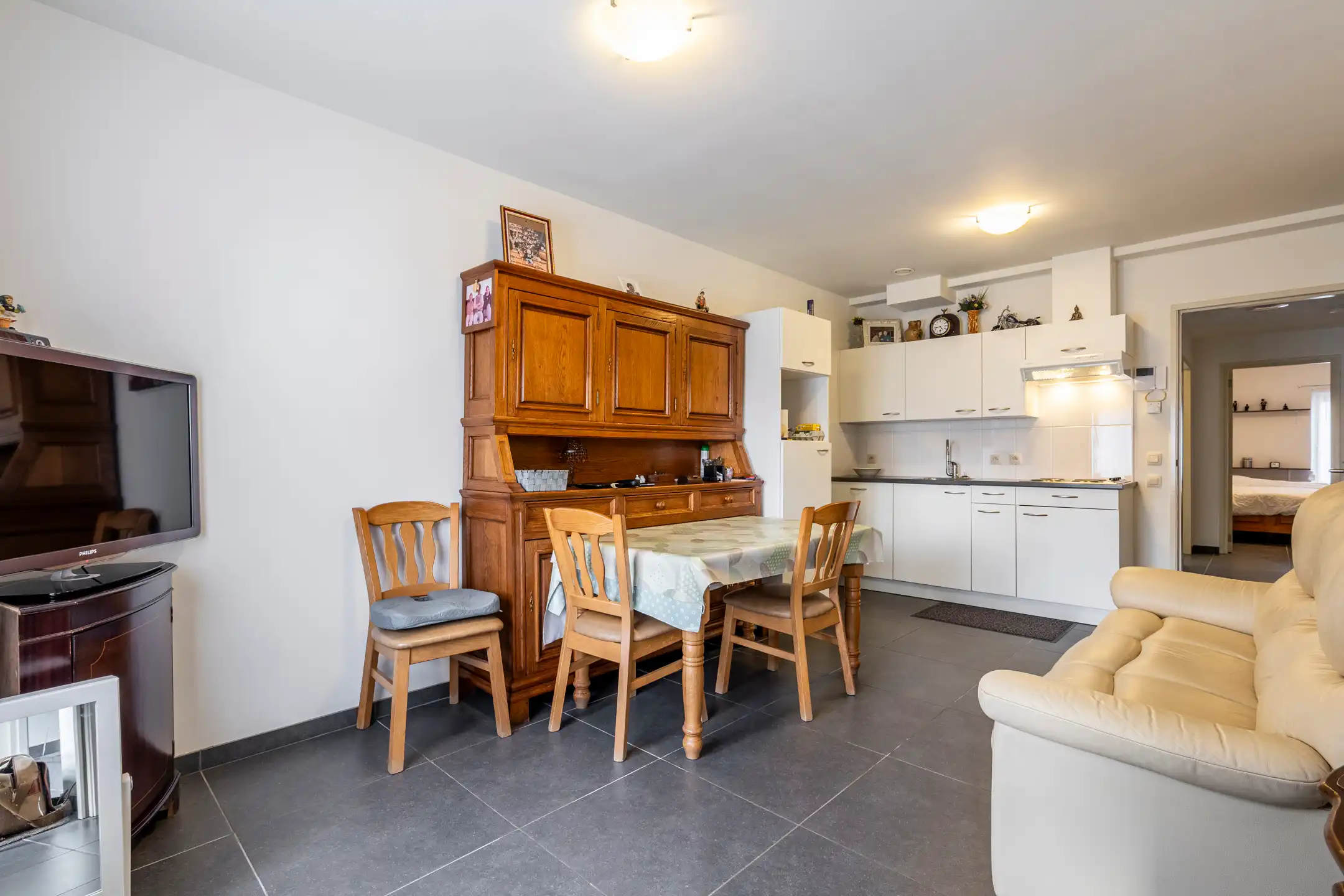 Instapklaar 2-slaapkamer appartement – reeds verhuurd foto 2