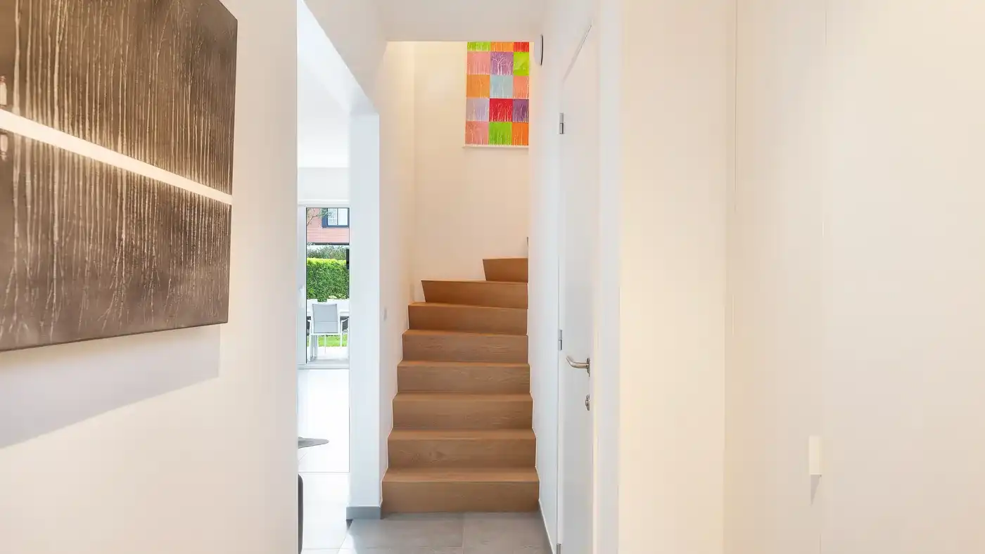 Recent gebouwde en zeer mooi afgewerkte woning te Valkenerf (5slk's) foto 10