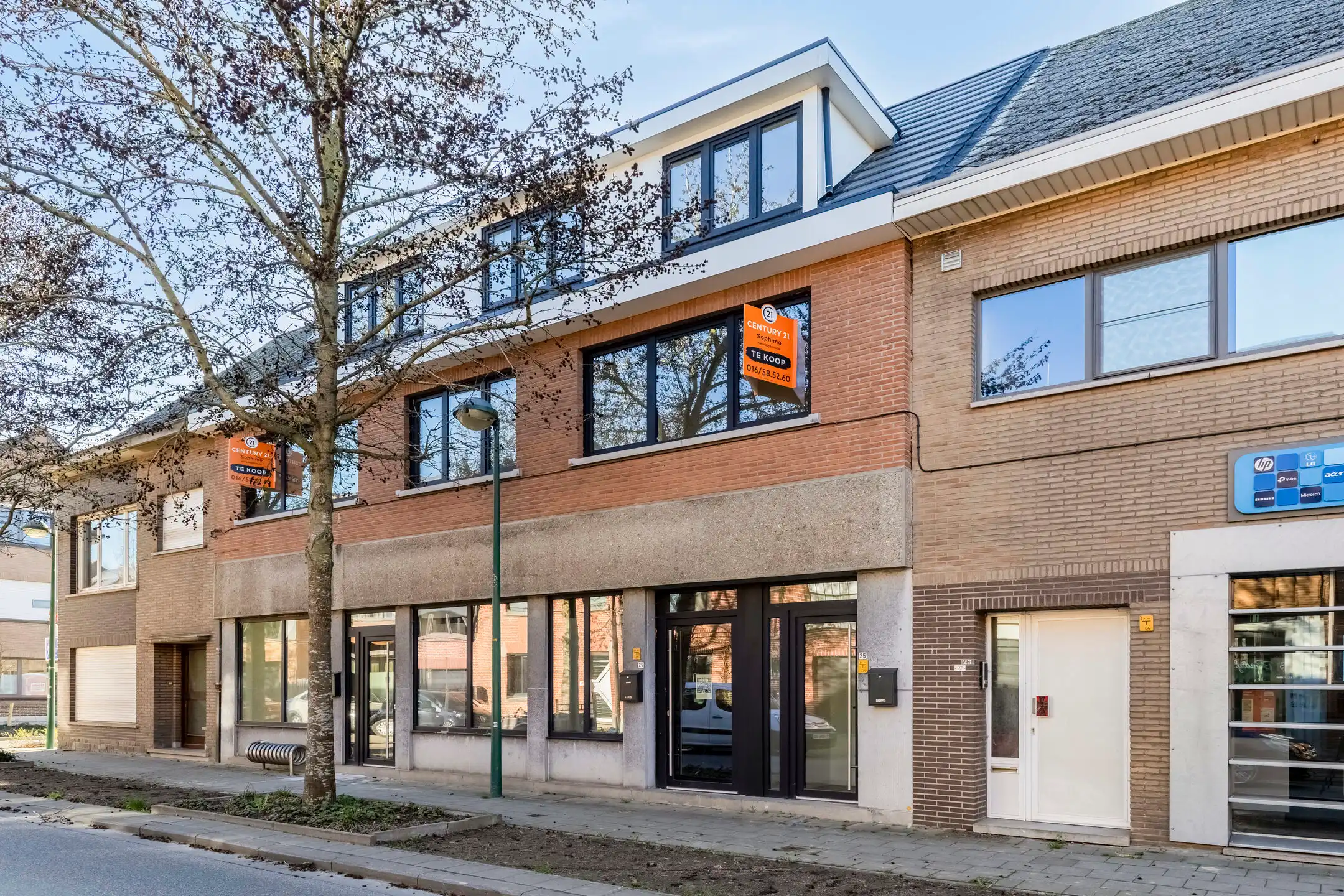 Zeer ruim appartement met 3 slaapkamers, 2 badkamers en tuin foto {{pictureIndex}}