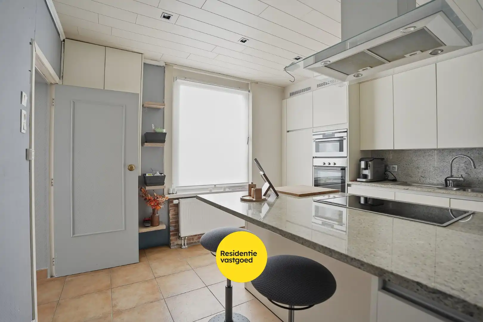 Ruime hoekwoning met 3 slaapkamers en zonnig terras op topligging in Assebroek foto 6