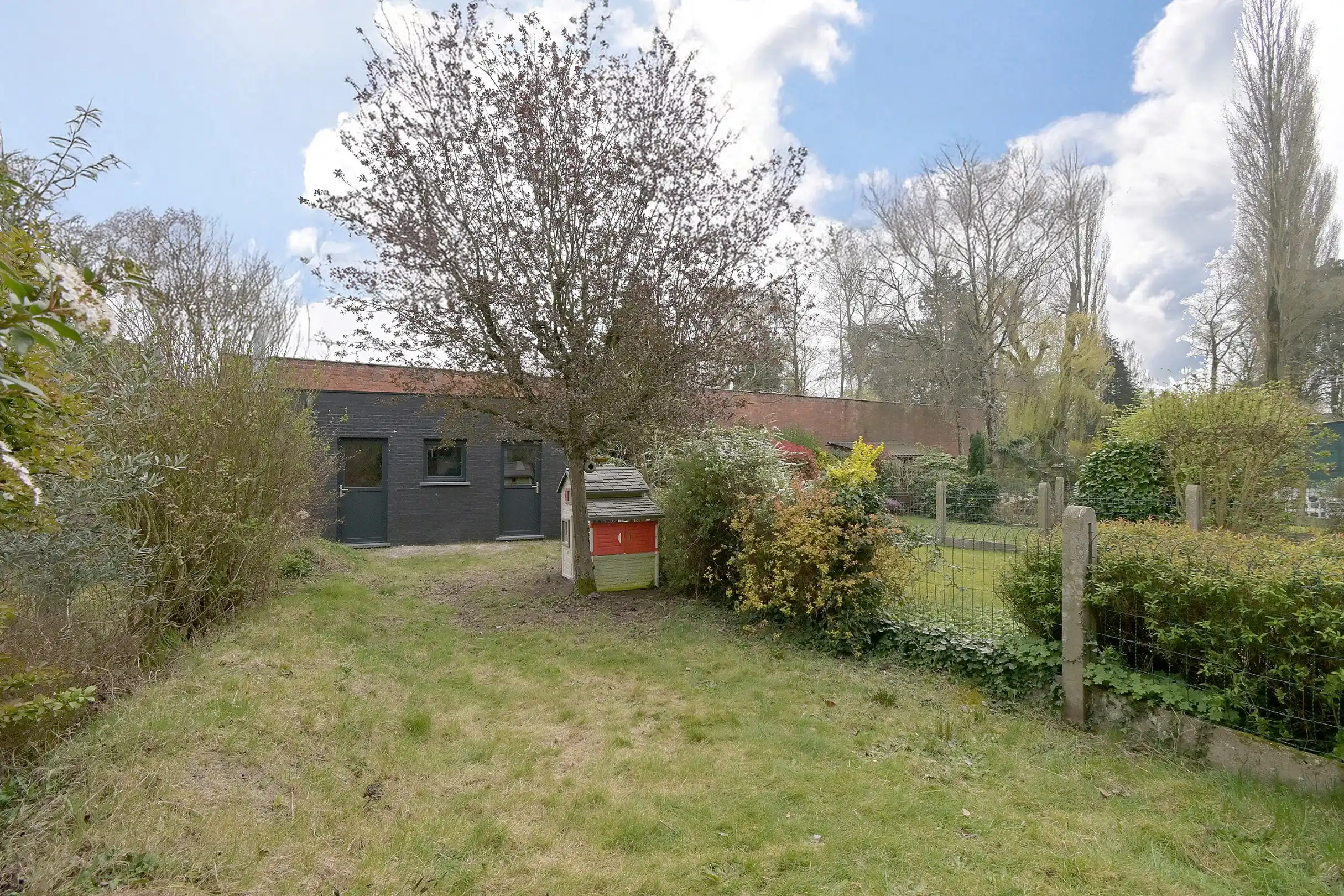 Instapklare gezinswoning met 3 slaapkamers, tuin én garage foto 2