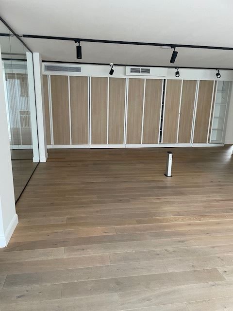 HIPPE KANTOREN-POLYVALENT GEBOUW NABIJ OPRIT E40 foto 14