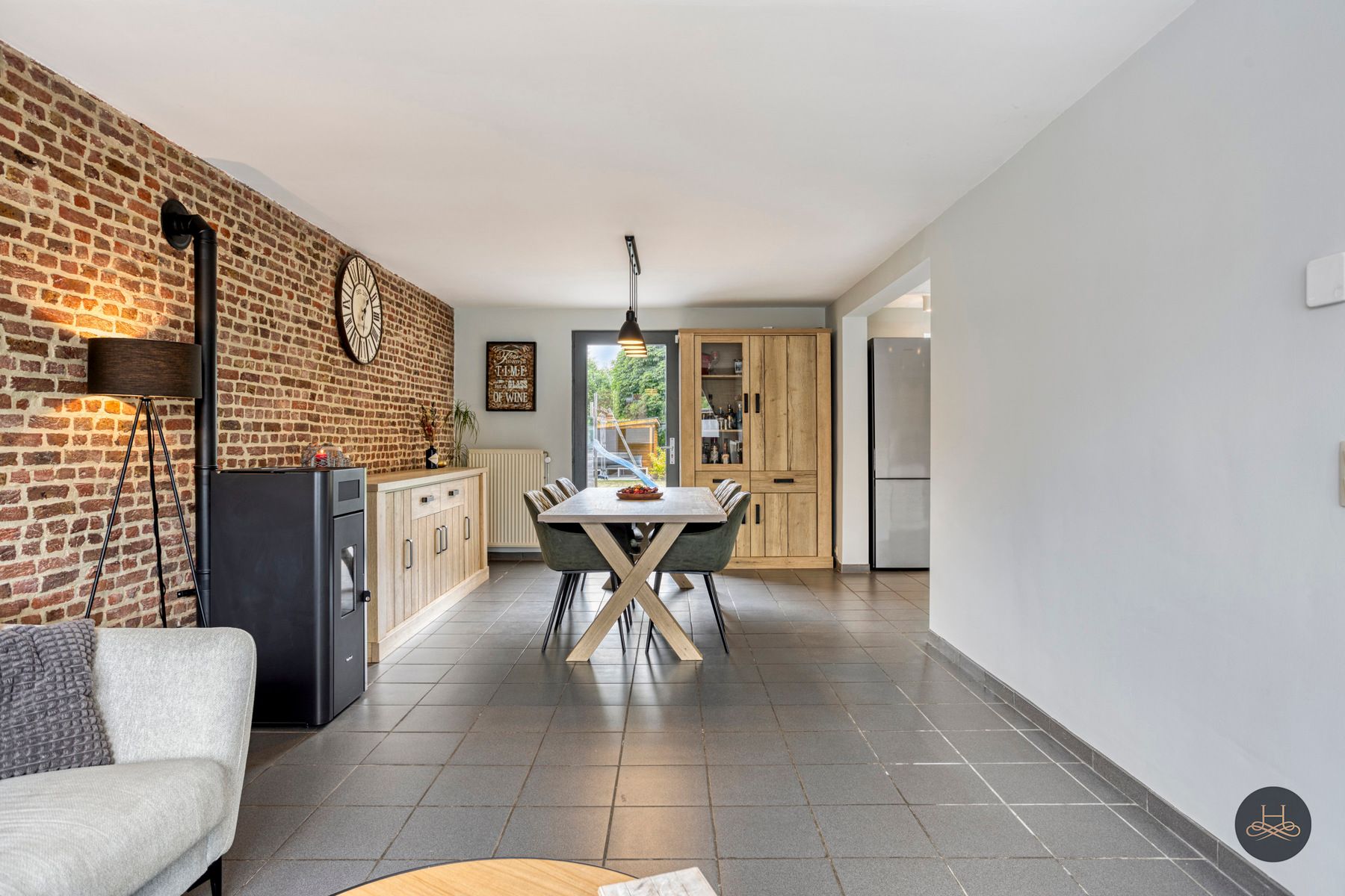 Charmante, gerenoveerde halfopen woning met grote tuin foto 13