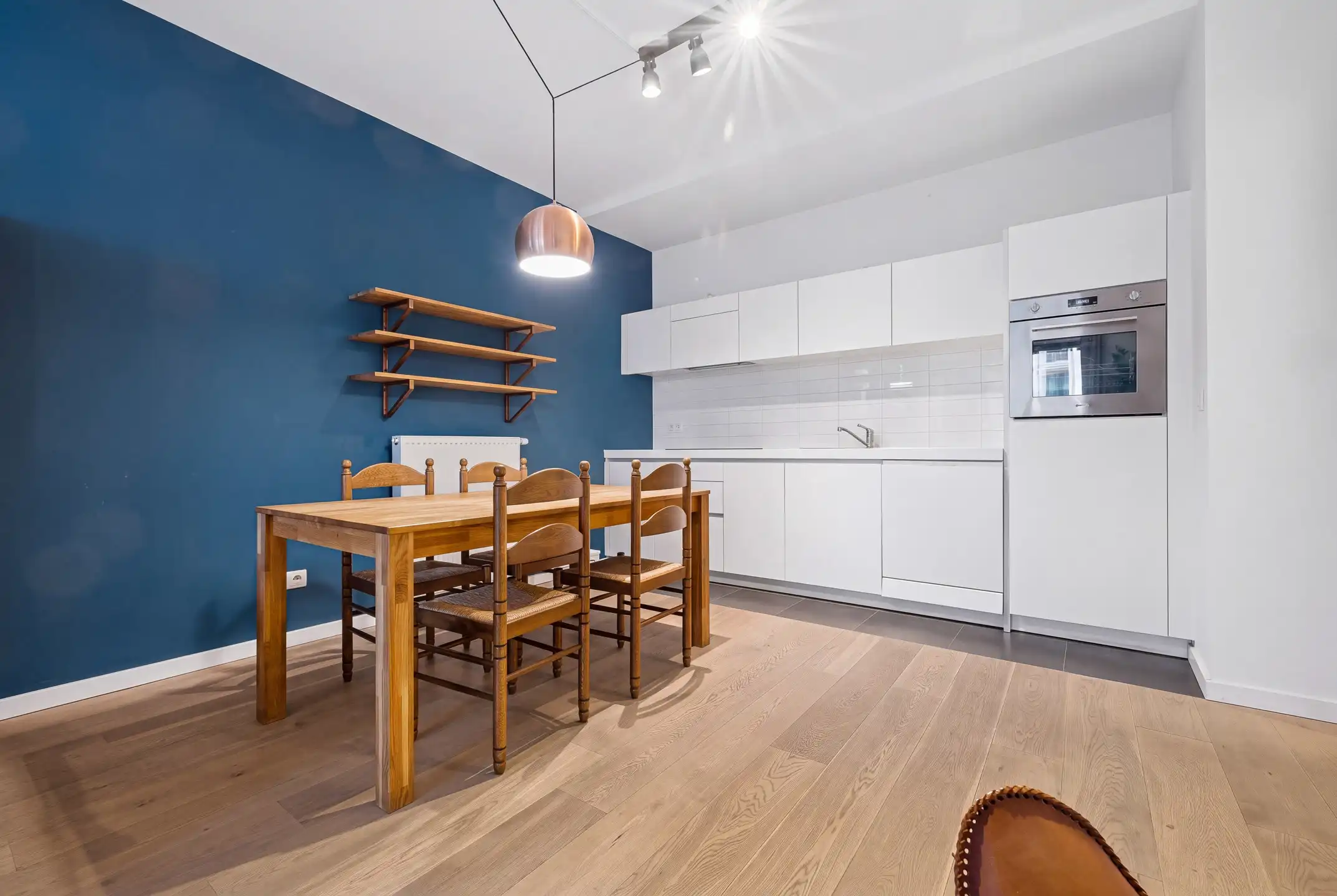Gemeubileerd appartement met 1 slaapkamer + kelder foto 3