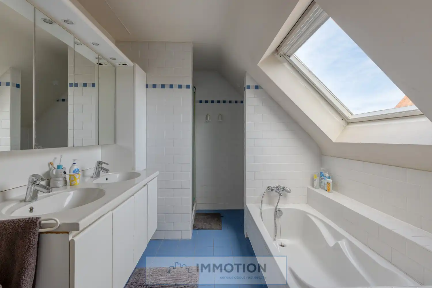 Ruime villa met 6 slaapkamers op mooi perceel in villawijk te Marke foto 24