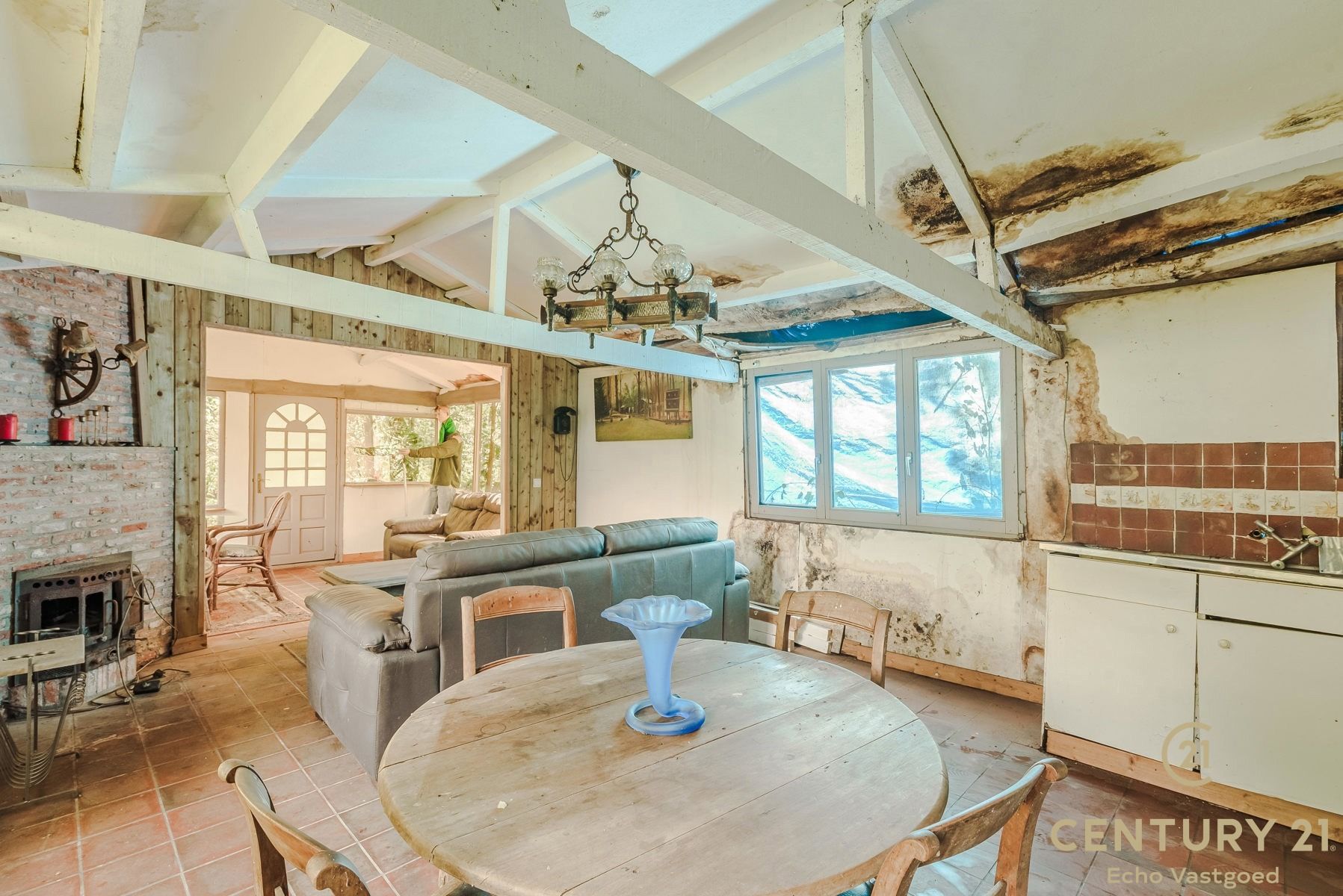 Volledig te renoveren vakantiechalet op een royaal perceel foto 8