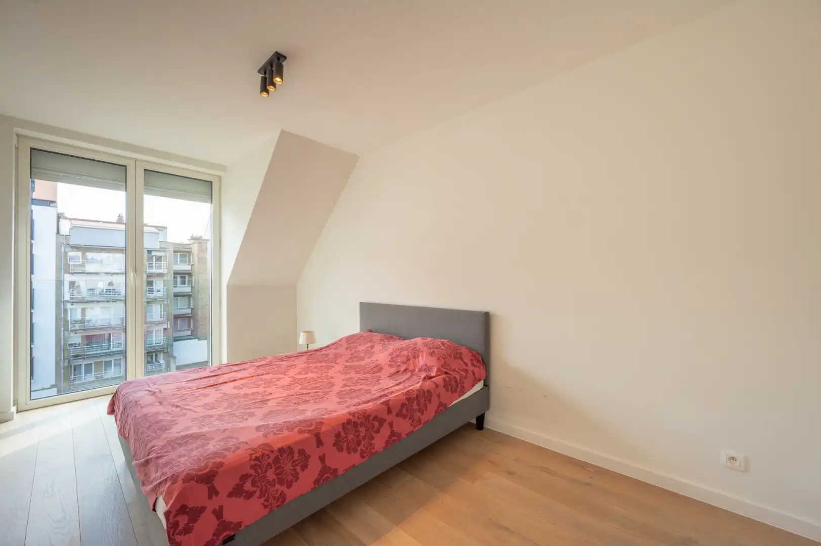 Uitzonderlijk ruime triplex met 4 slaapkamers gelegen in het centrum van Knokke. foto 18