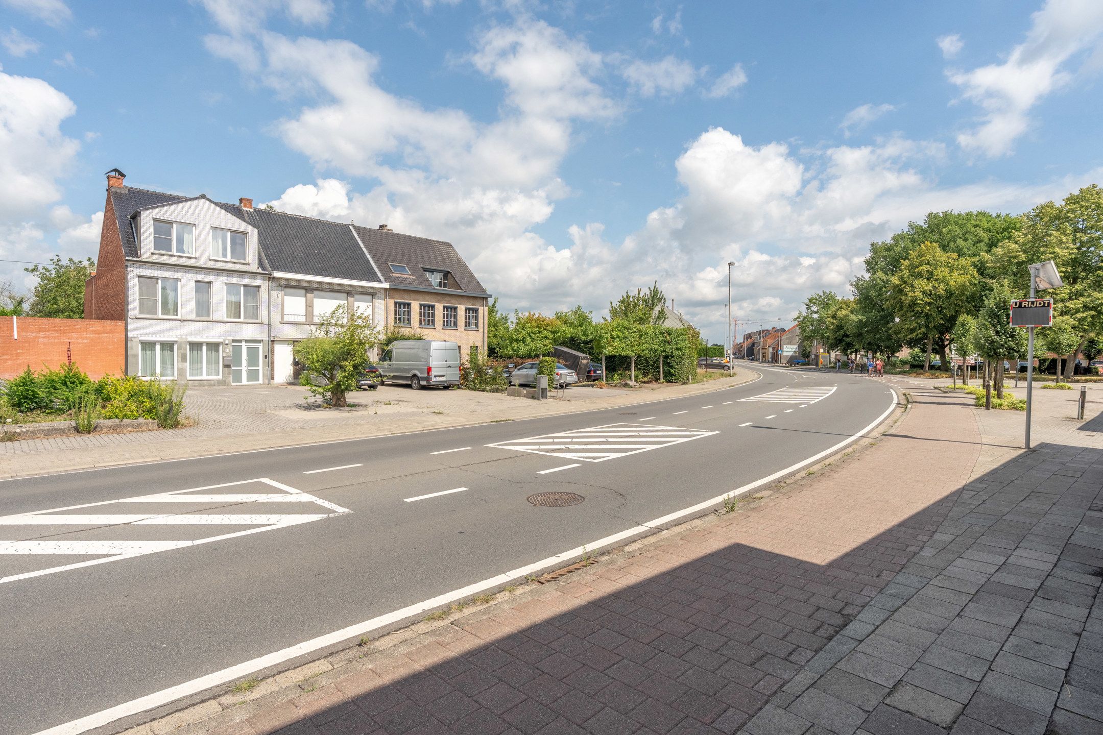 Volledig vernieuwde  woning/kantoor/handelspand met 5 slpks foto 51