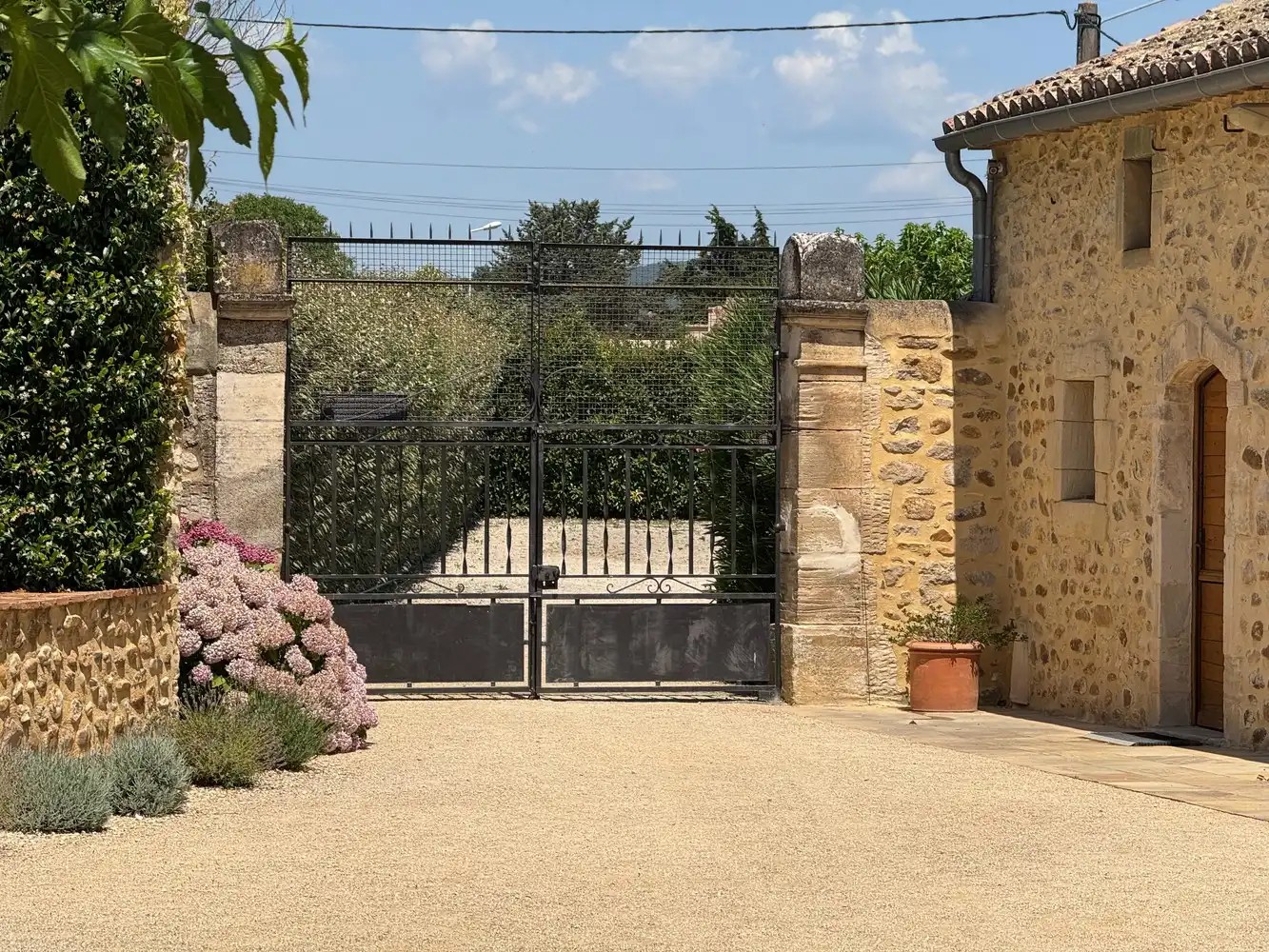 "Le Mas Des Trois Anges: authentieke 18e-eeuwse mas met luxe gîtes en verwarmd zwembad in het hart van de Provence" foto 5