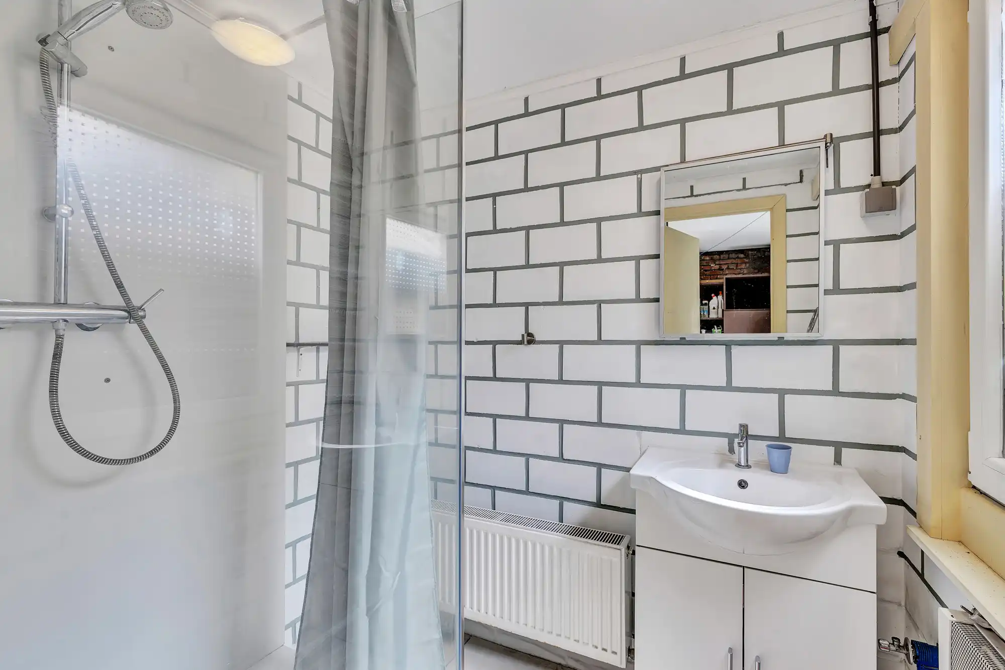 Instapklare rijwoning met 4 slpks, 2 badkamers en terras foto 10