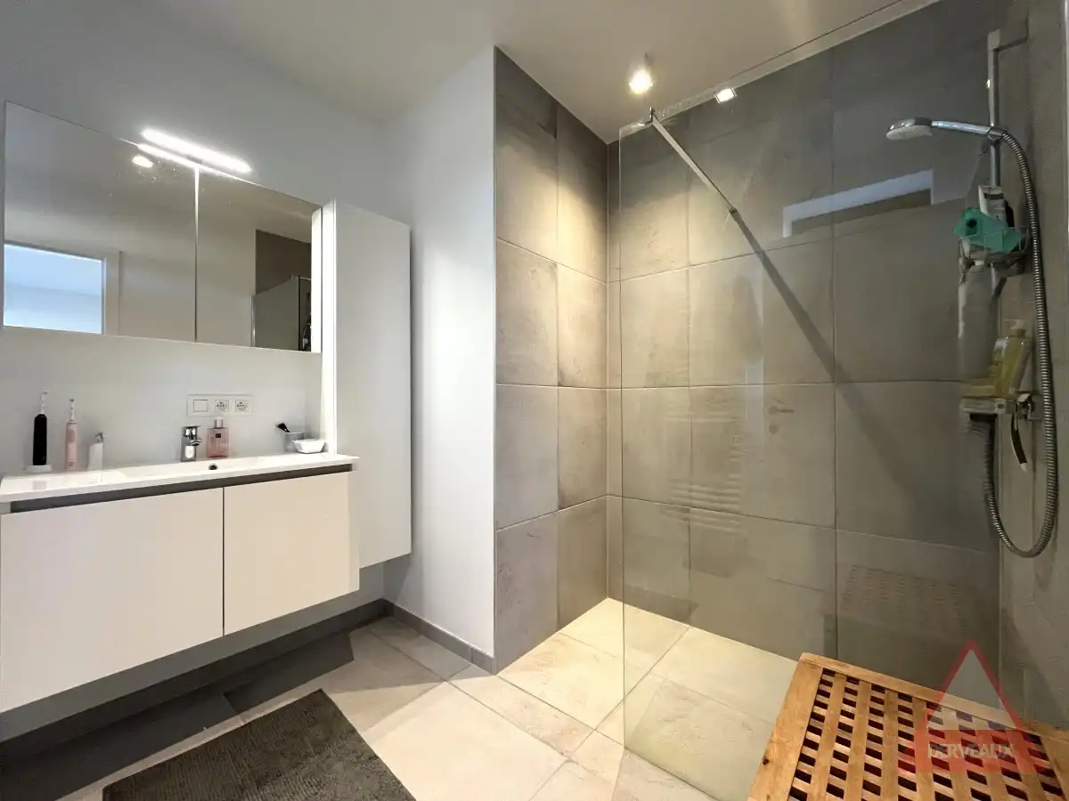 Moorslede – Lichtrijk nieuwbouwappartement met terras en autostaanplaats foto 10