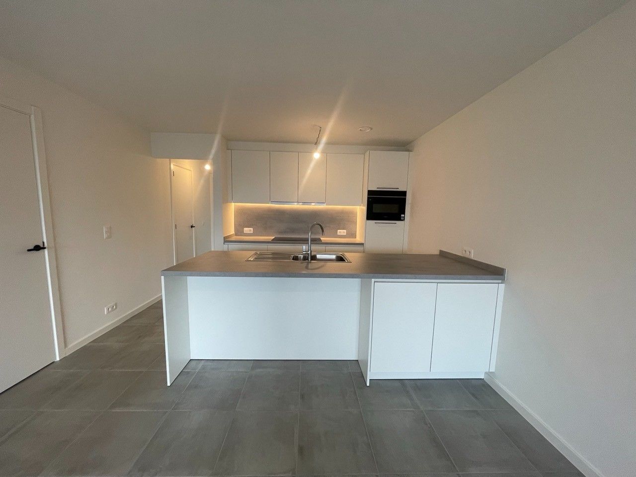 Nieuwbouw appartement met twee slaapkamers, terras, berging en staanplaats foto 14