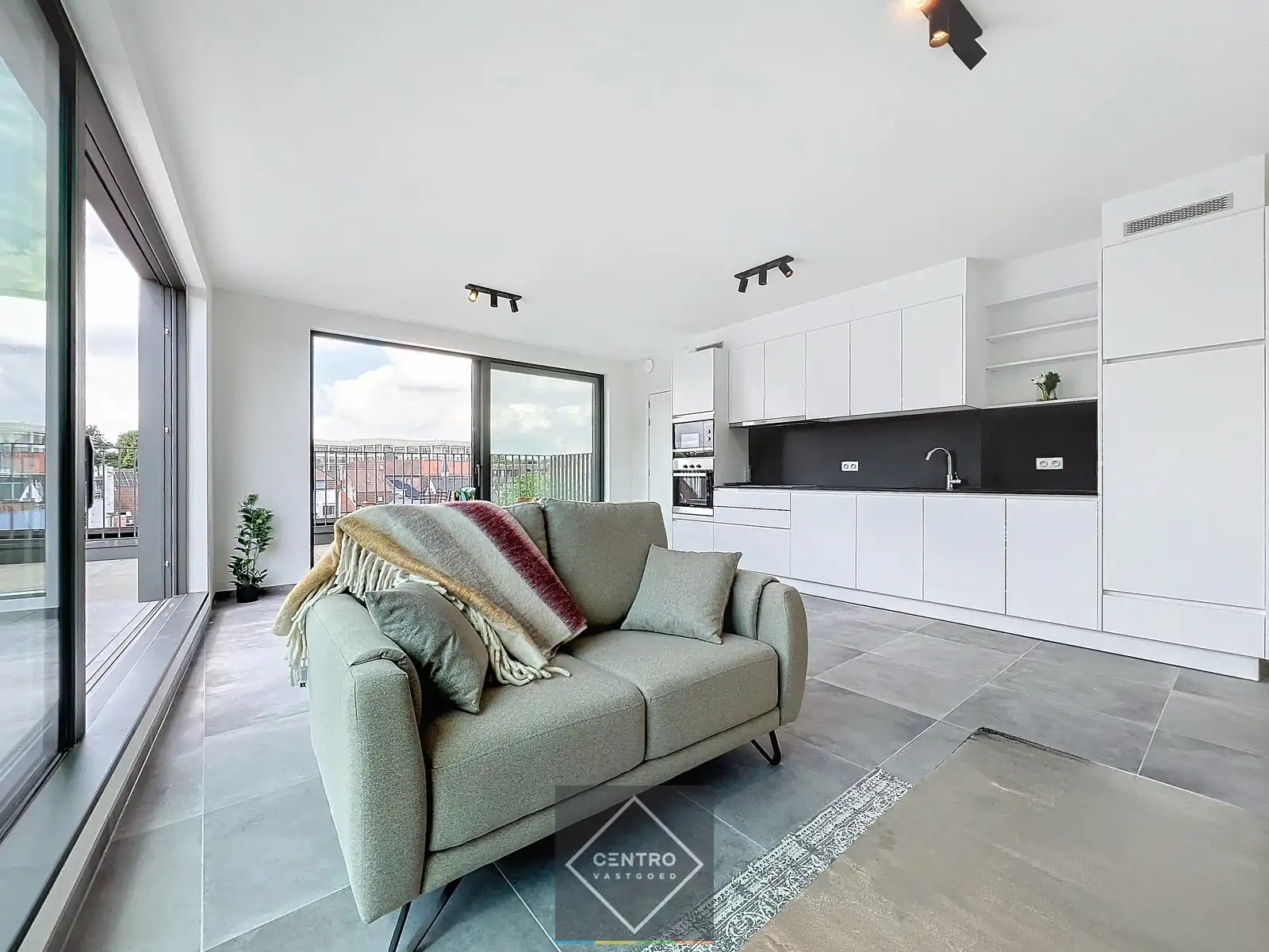 Penthouse (100m²) met RUIME terrassen (33m²) in kleinschalig project pal in het CENTRUM van Kortrijk ! Aankoop aan 6% BTW  mogelijk! foto 9