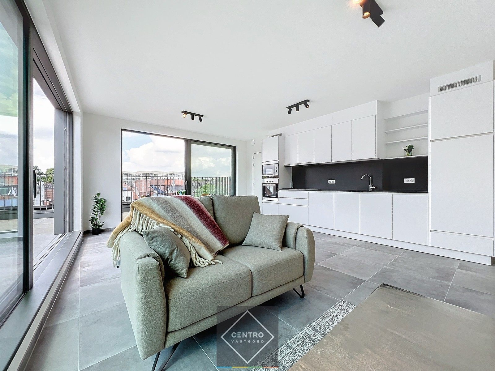 Penthouse (100m²) met RUIME terrassen (33m²) in kleinschalig project pal in het CENTRUM van Kortrijk ! Aankoop aan 6% BTW  mogelijk! foto 9