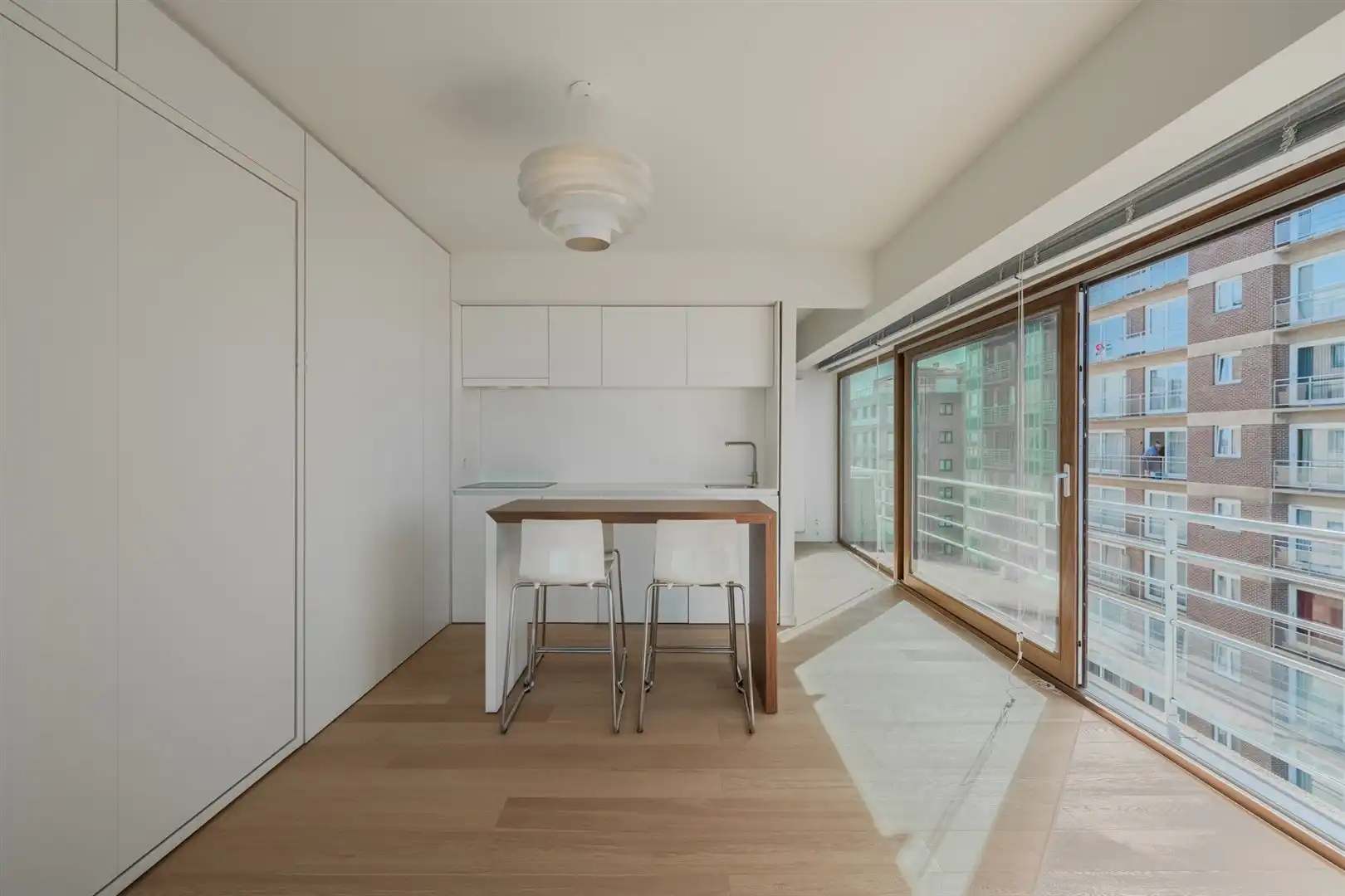 Prachtige studio met stijlvolle, rustgevende inrichting foto 10